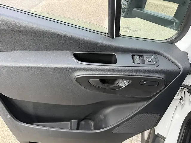 Mercedes-Benz Sprinter view 25