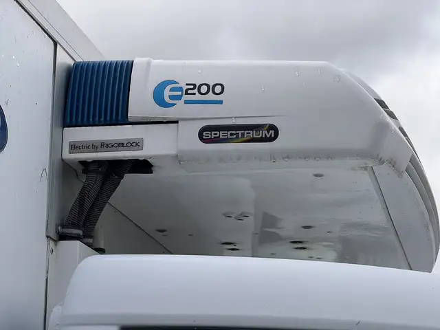 Mercedes-Benz Sprinter view 14