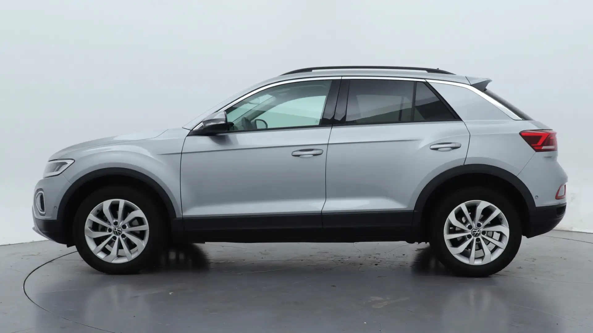 Volkswagen T-Roc 1.0 TSI 110pk Life Business Navigatie Grijs - 2