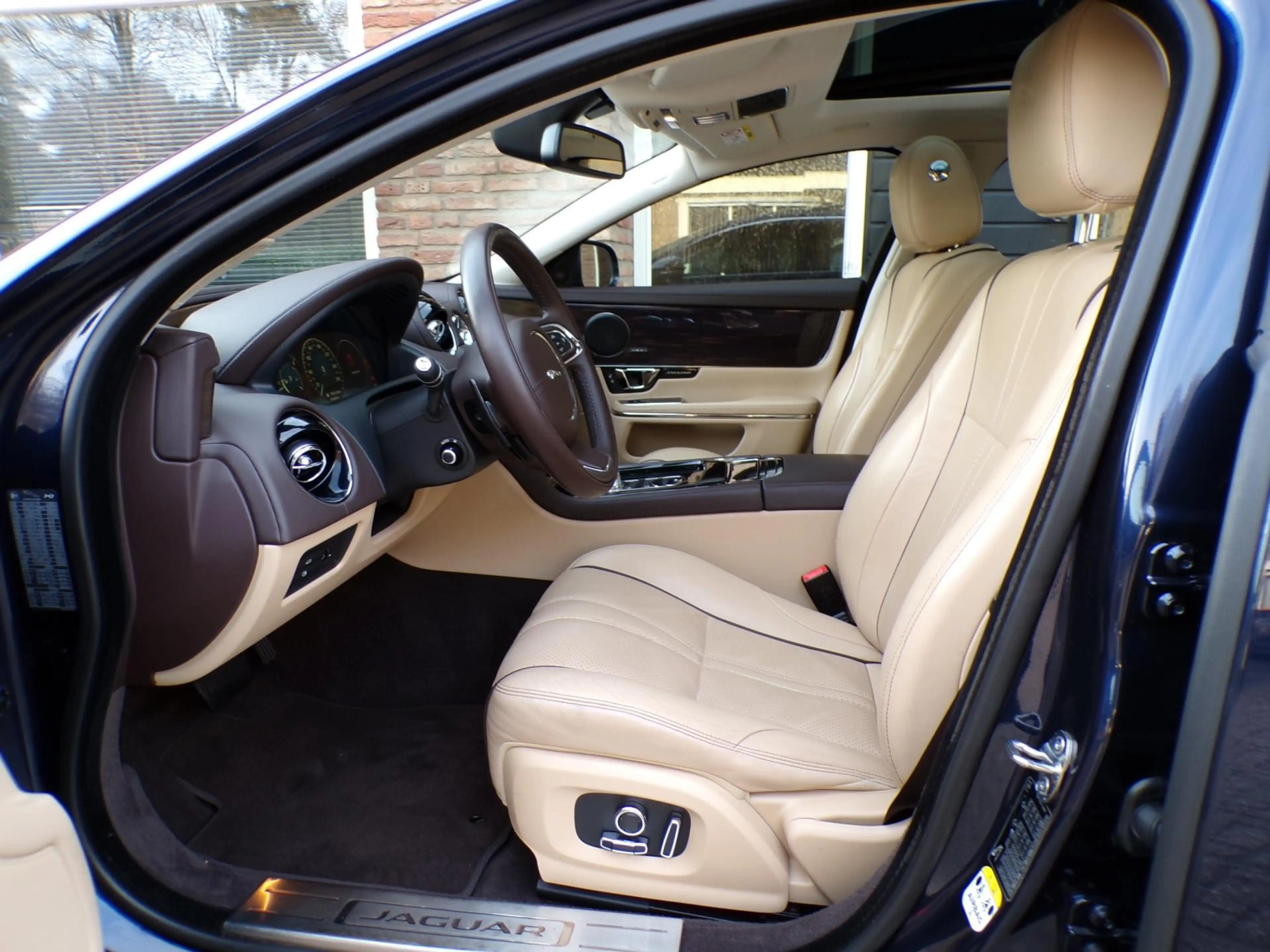Jaguar XJ 3.0 D Premium Luxury Automaat / Leder / Panoramada — photo 4