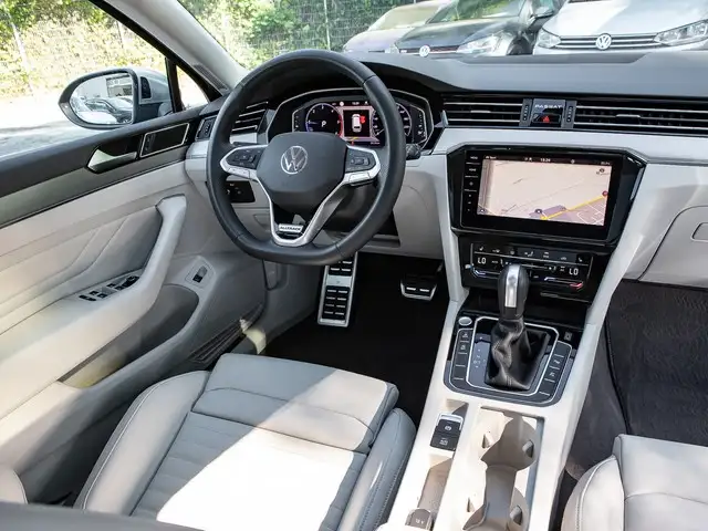 Volkswagen Passat Alltrack view 5