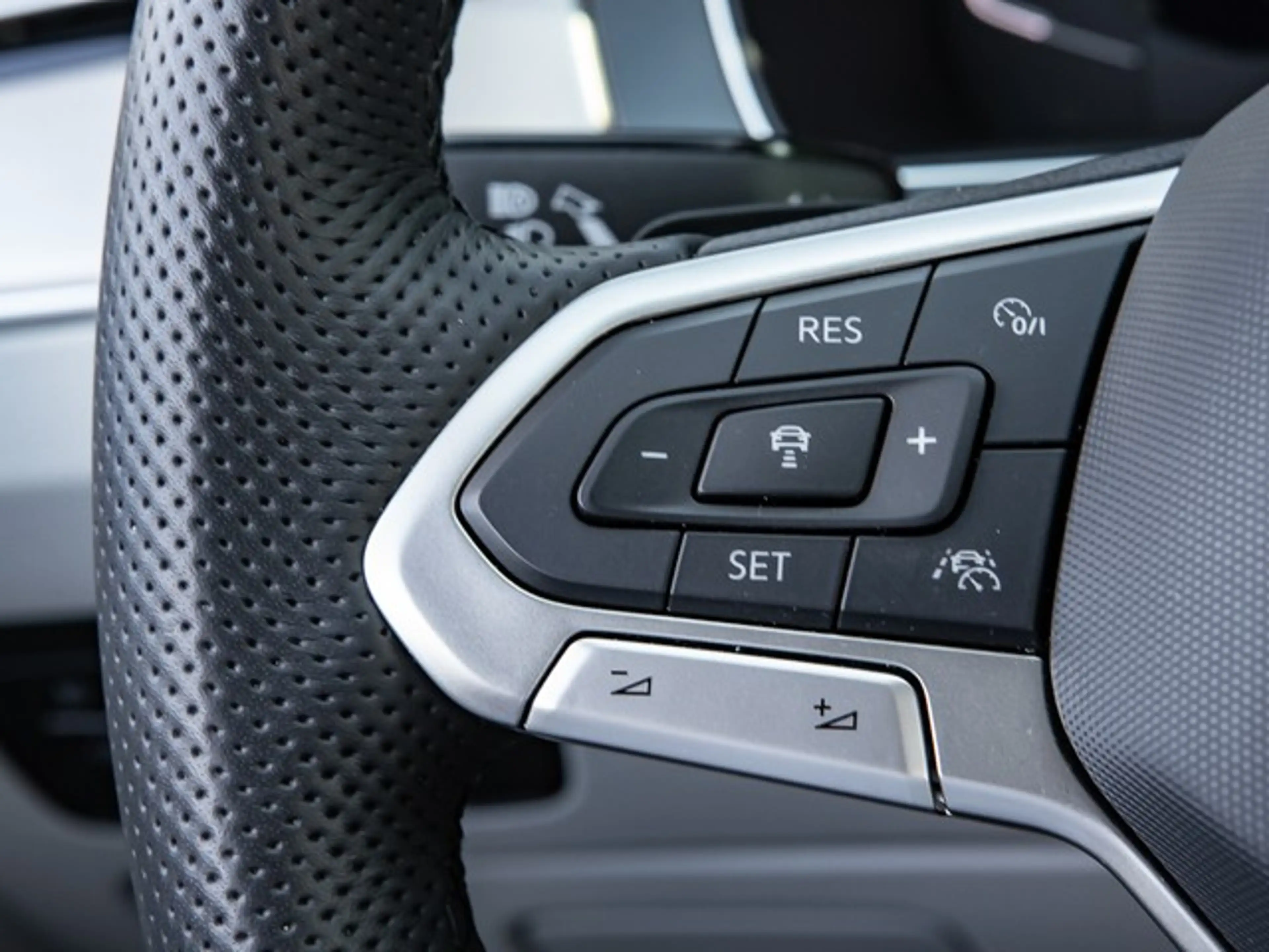Volkswagen Passat Alltrack 2.0 MATRIX NAVI LEDER PANO — photo 13