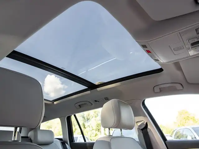 Volkswagen Passat Alltrack view 7