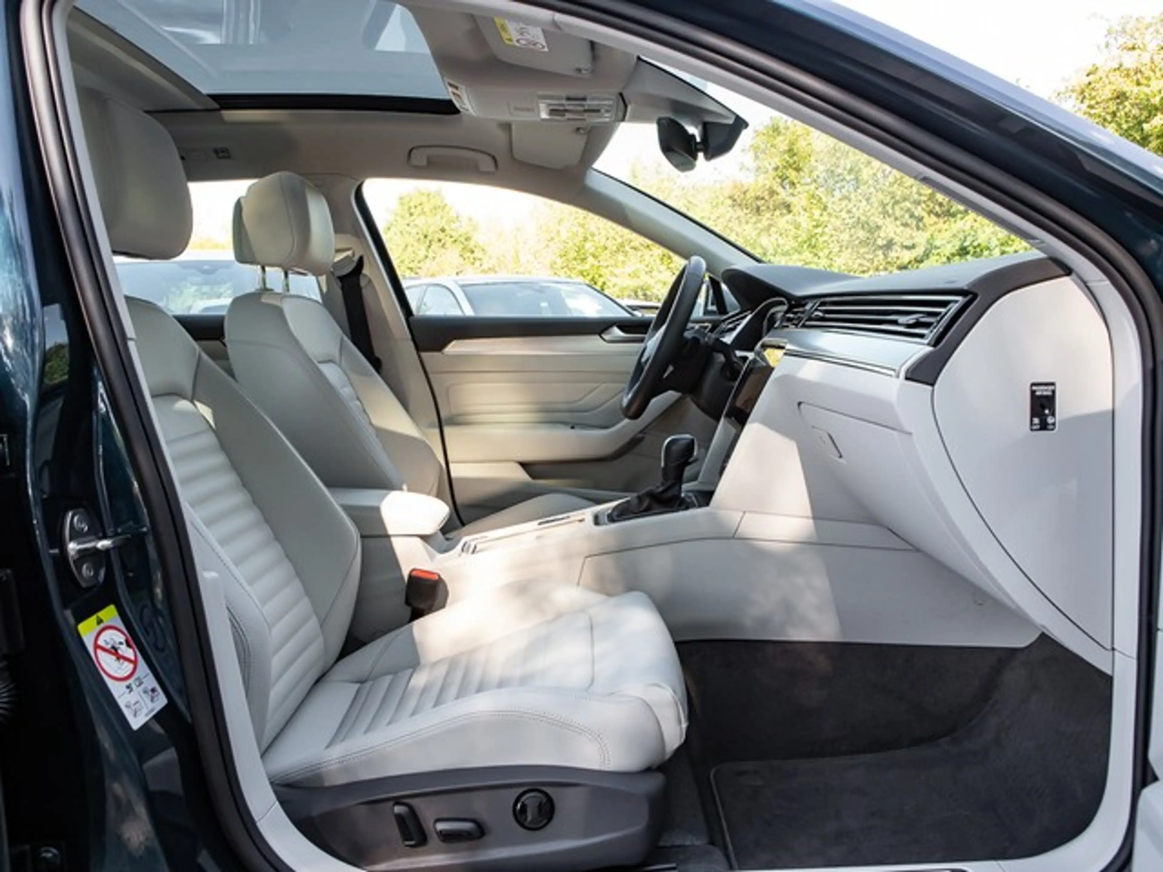 Volkswagen Passat Alltrack 2.0 MATRIX NAVI LEDER PANO — photo 4