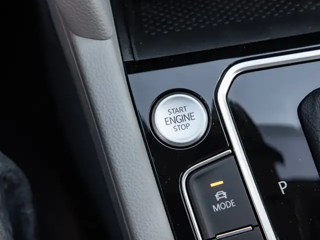 Volkswagen Passat Alltrack view 11