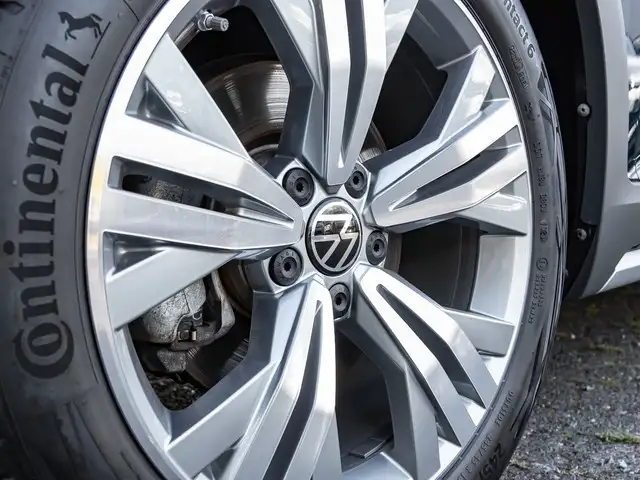 Volkswagen Passat Alltrack view 6