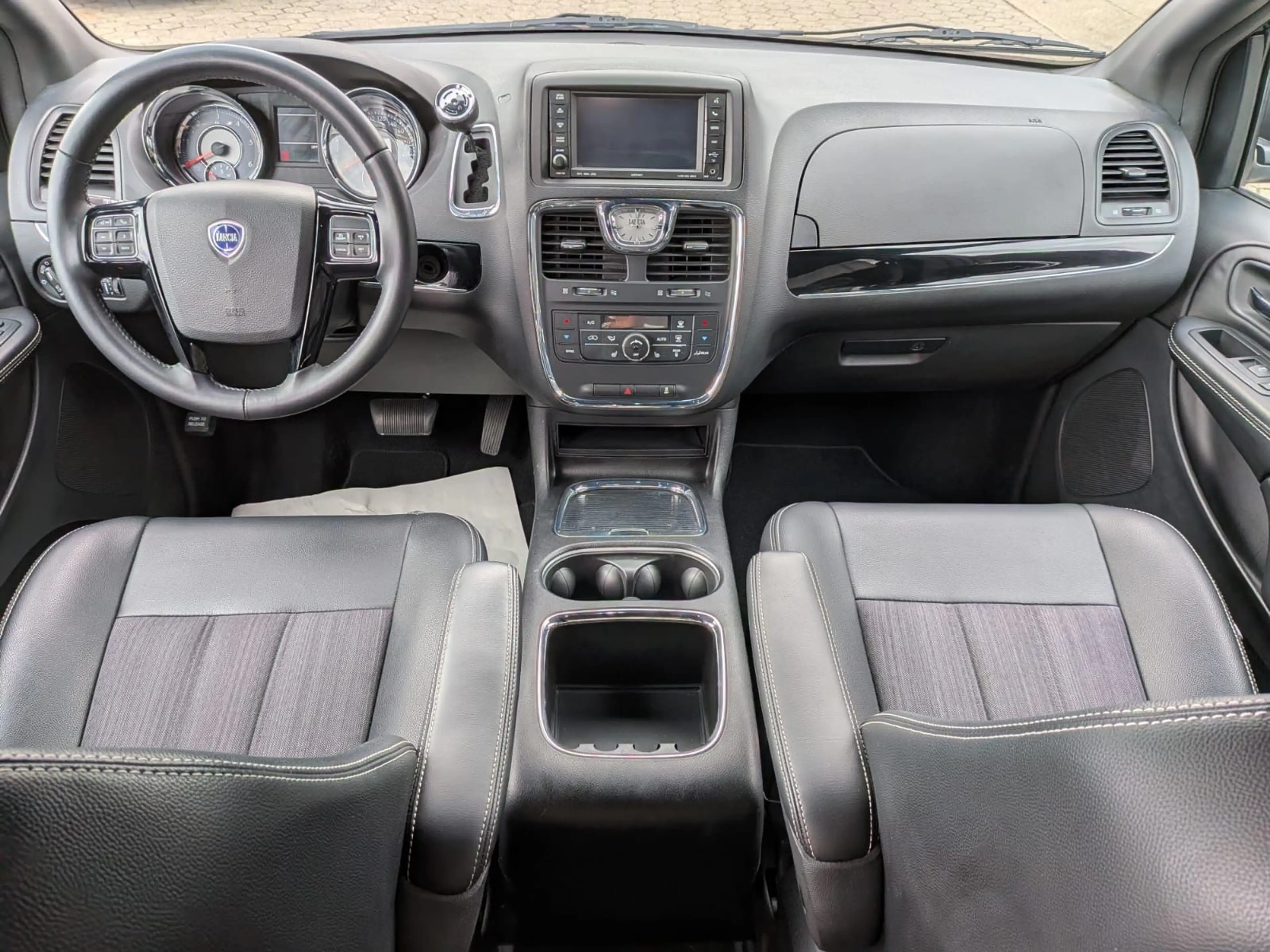 Lancia Voyager S 7-Sitze Show'n Go TÜV-Neu+Garantie — photo 8