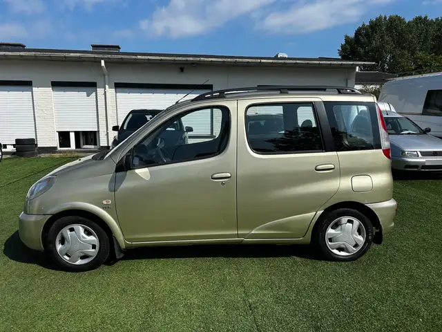 Toyota Yaris view 6