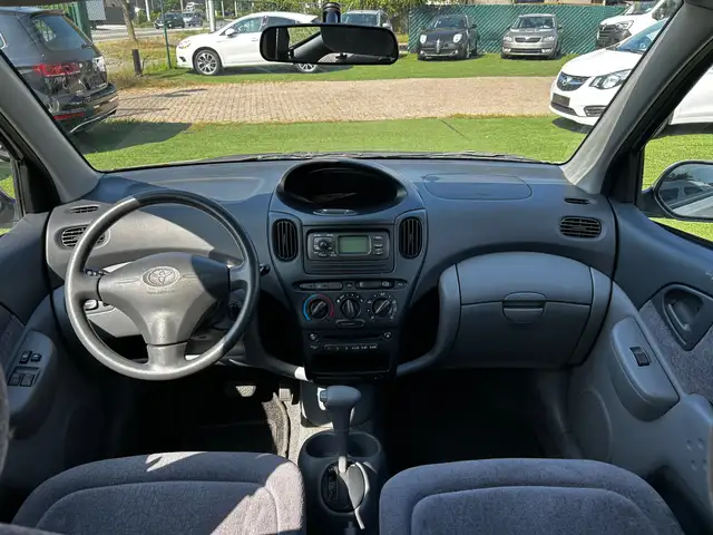 Toyota Yaris view 9