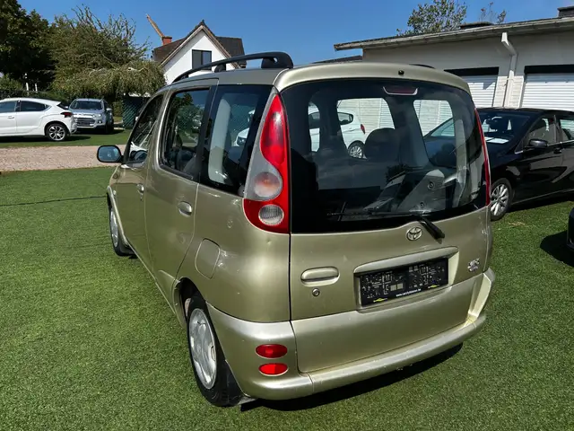 Toyota Yaris view 5