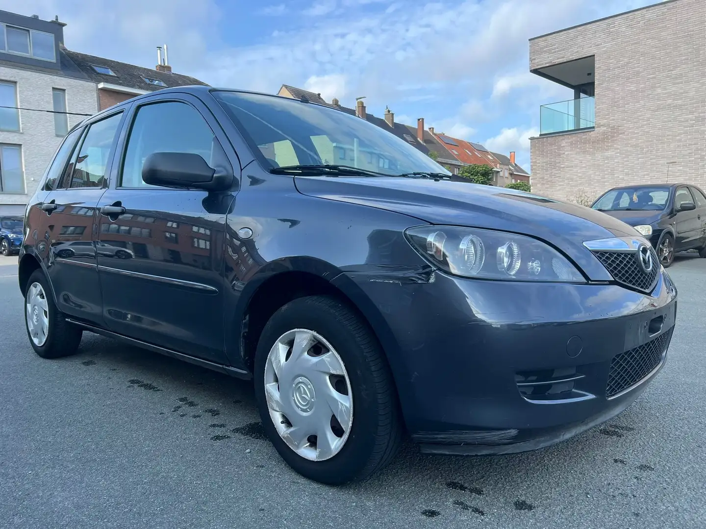 Mazda 2 1.25i 16v Active export ou marchand Blau - 2