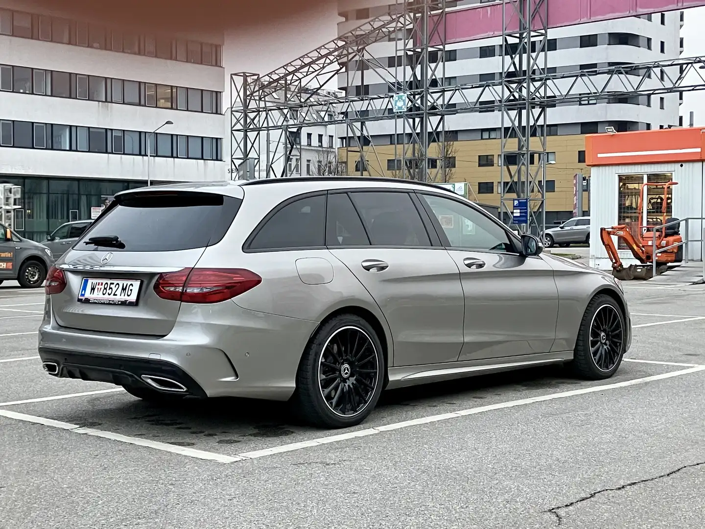 Mercedes-Benz C 200 d T Aut. AMG Line Silber - 2