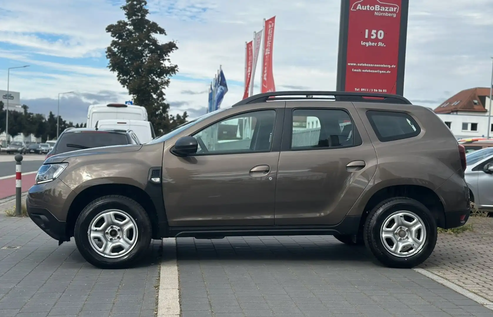 Dacia Duster II Comfort / 1. Hand / Scheckheft Braun - 2