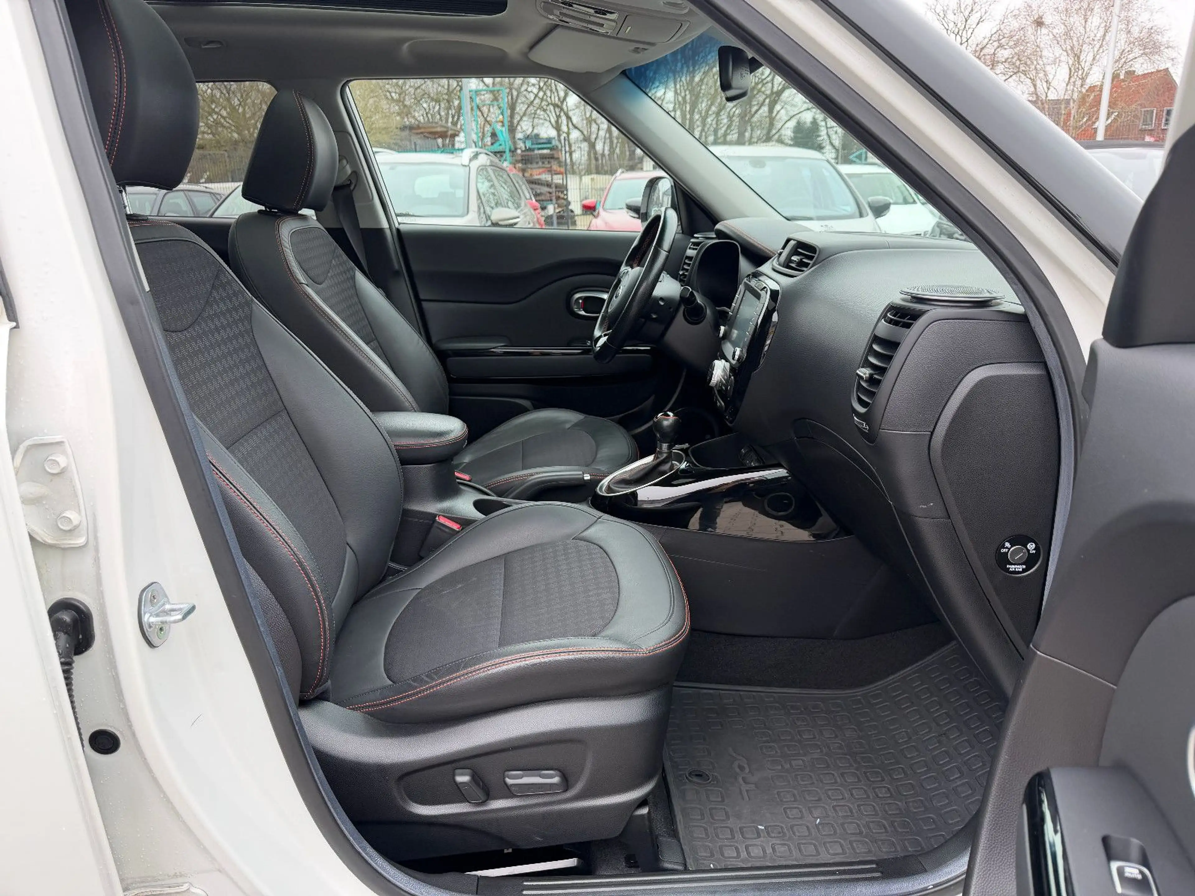 Kia Soul Turbo Final Edition 1.6 Aut. PanoDach 1.Han — photo 11