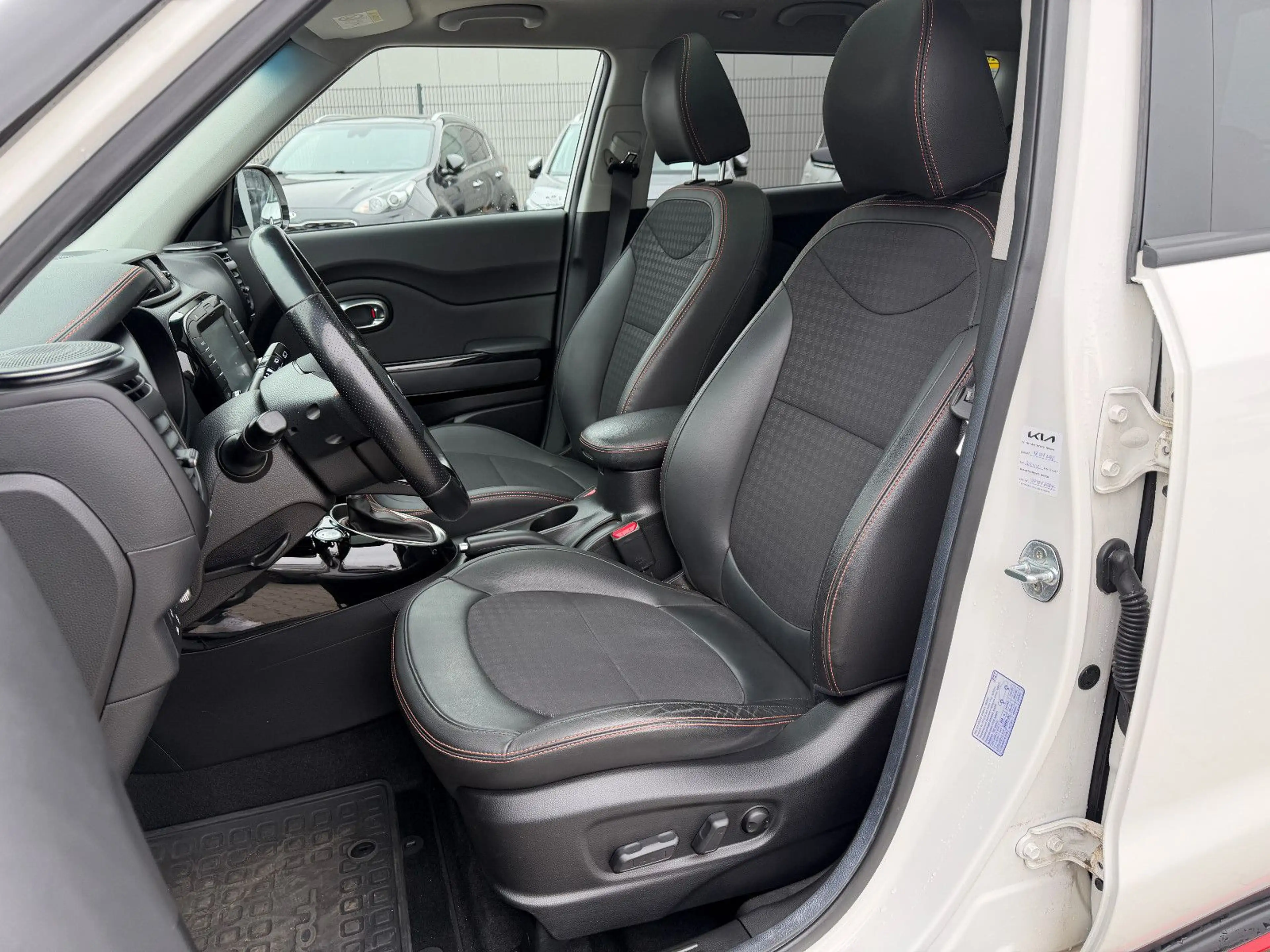 Kia Soul Turbo Final Edition 1.6 Aut. PanoDach 1.Han — photo 15