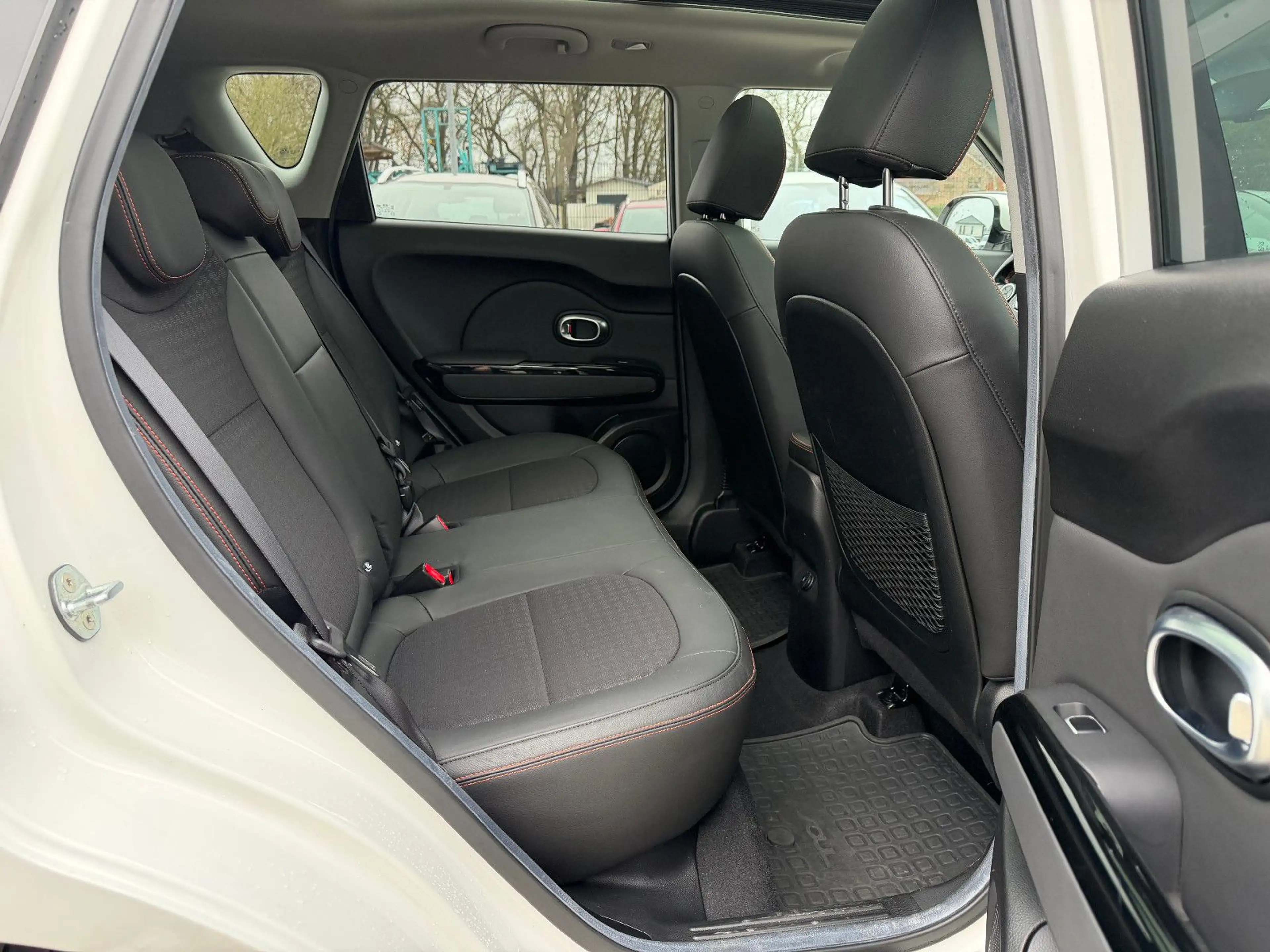 Kia Soul Turbo Final Edition 1.6 Aut. PanoDach 1.Han — photo 12