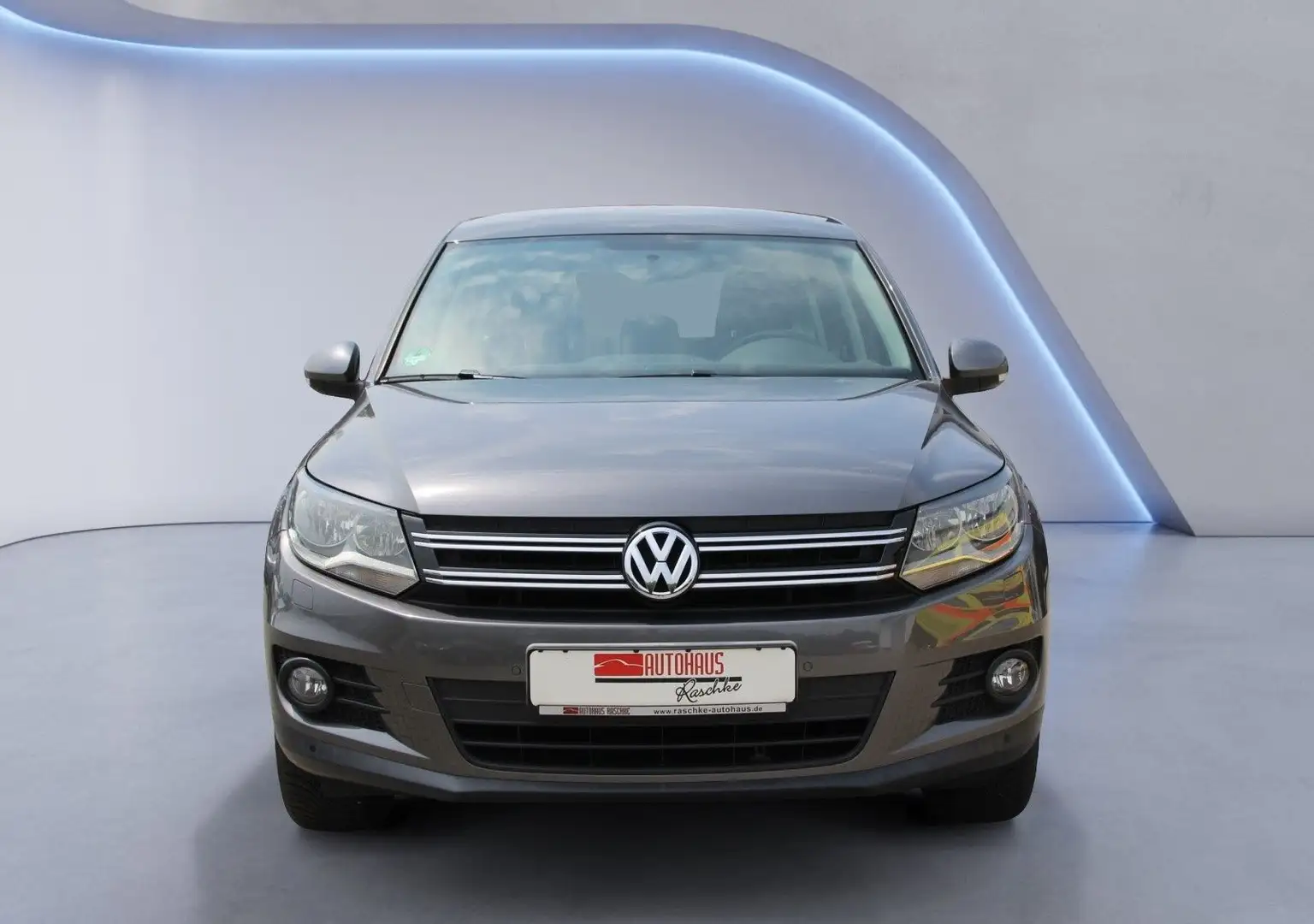 Volkswagen Tiguan Trend & Fun /Standh./ AHK/Alu/Tempom. Gris - 2