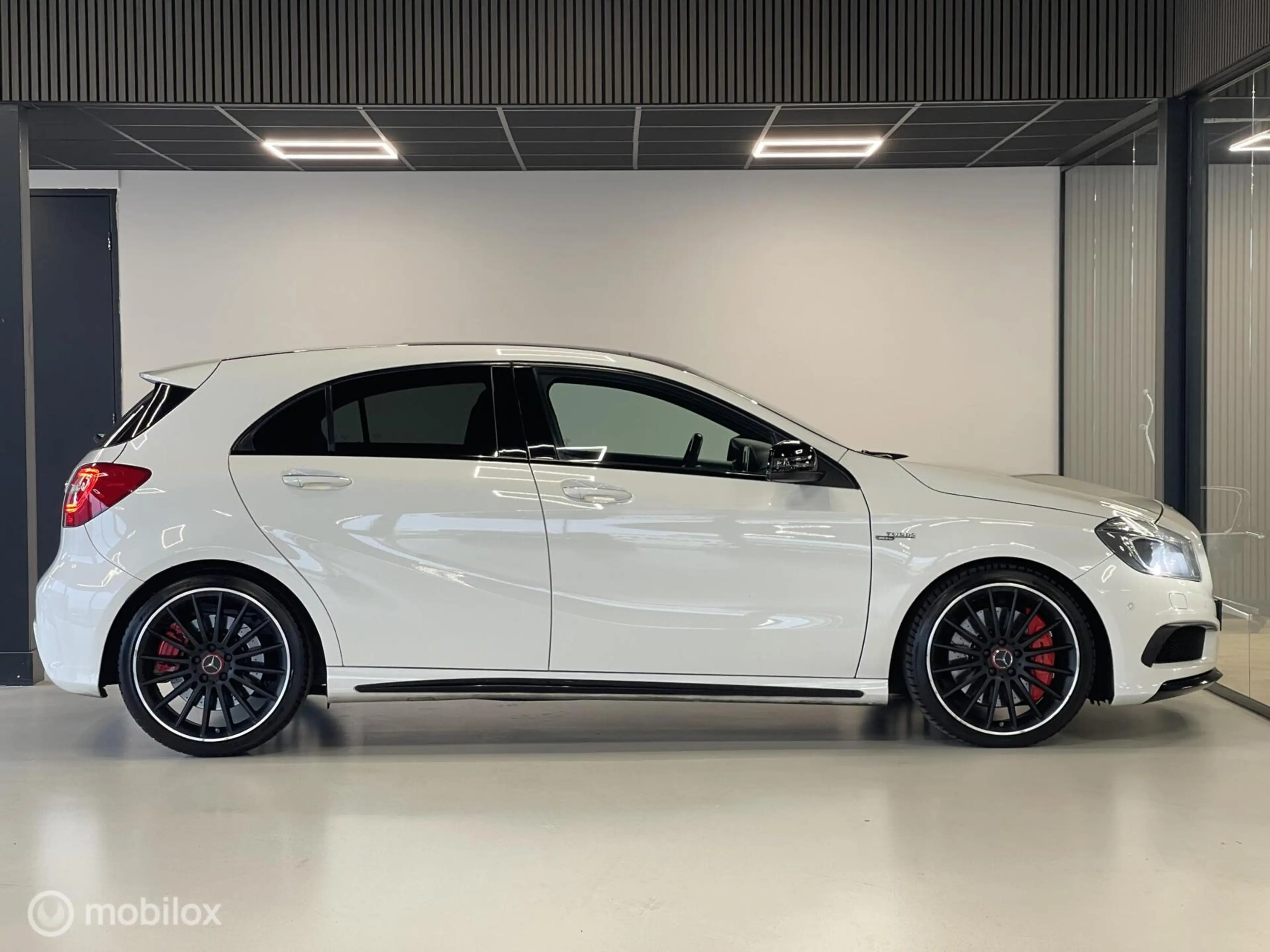 Mercedes-Benz A 45 AMG 4MATIC — photo 13