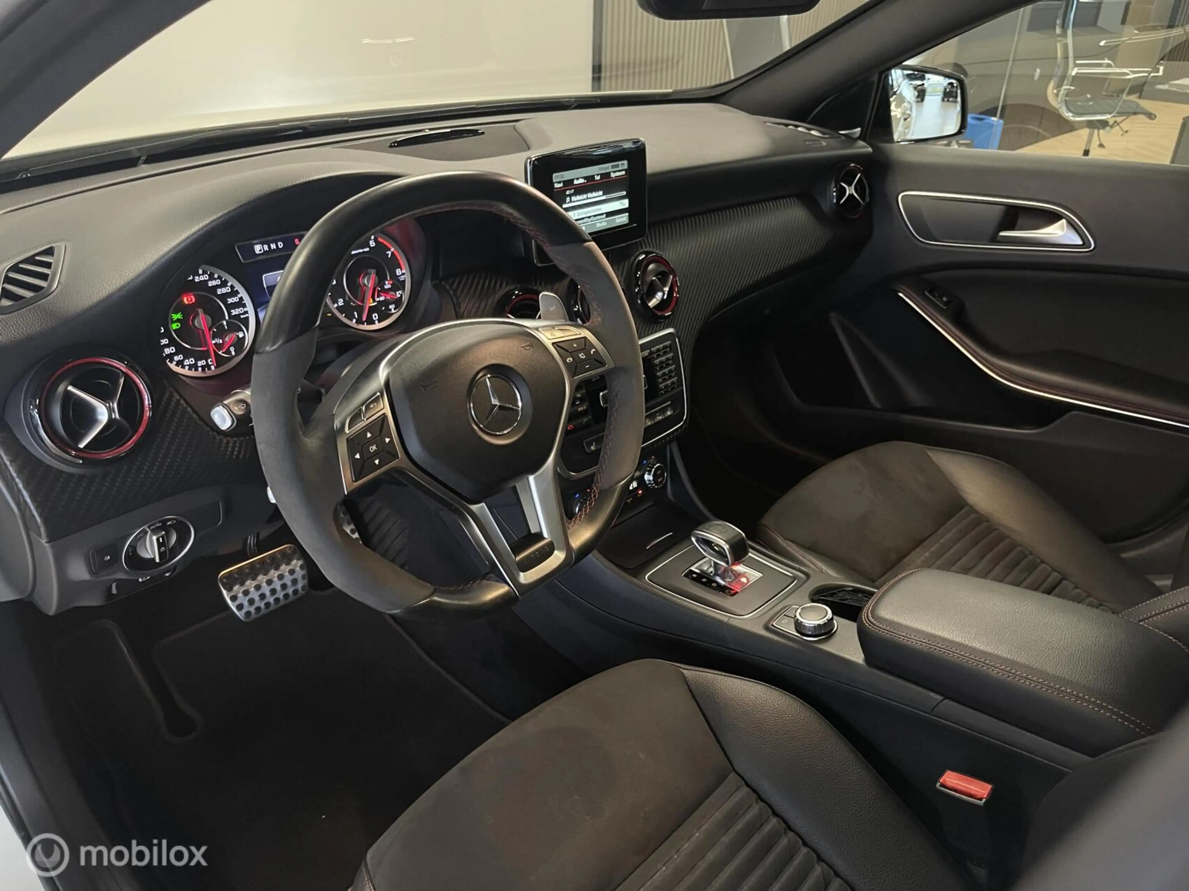 Mercedes-Benz A 45 AMG 4MATIC — photo 4