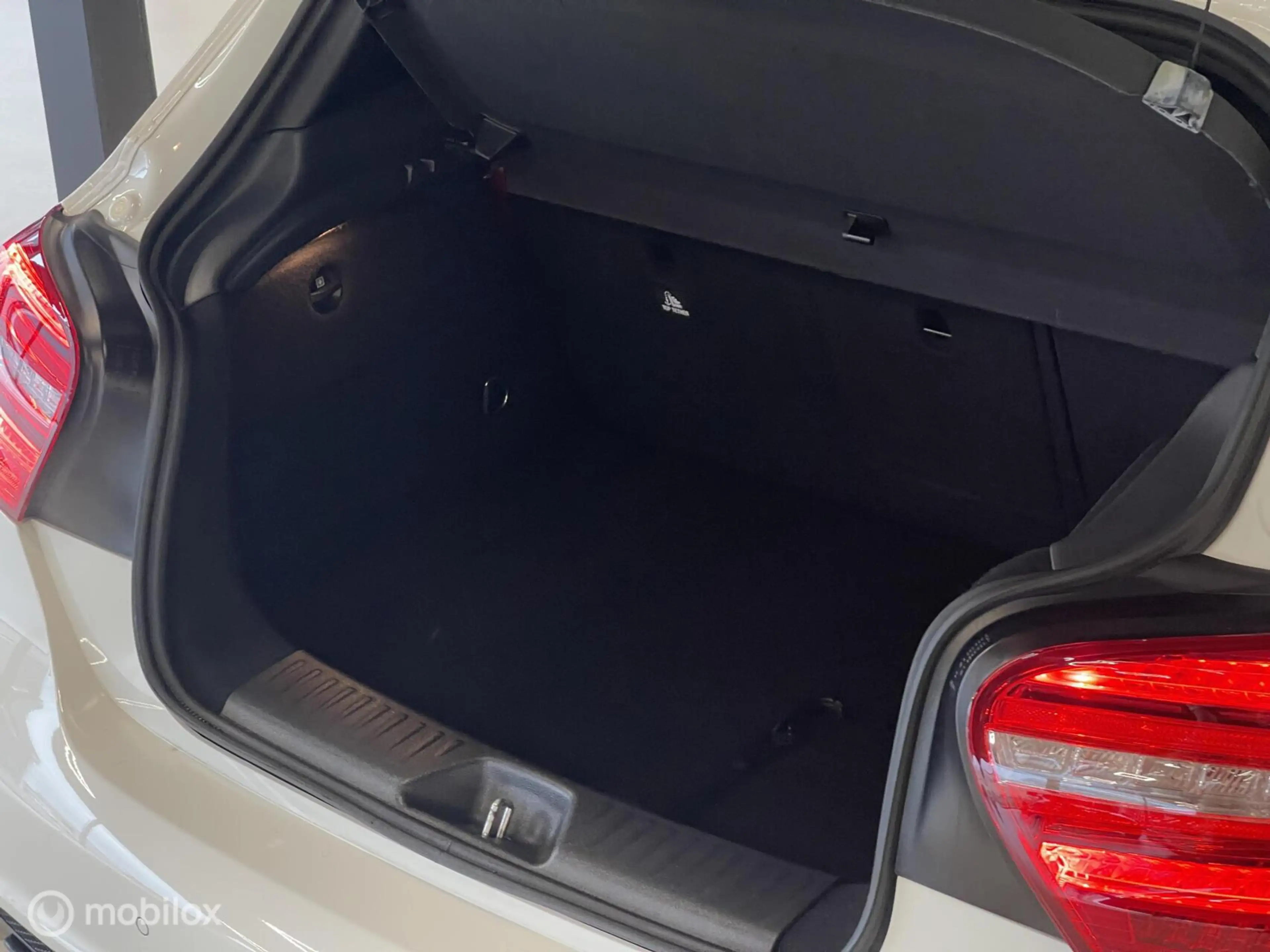 Mercedes-Benz A 45 AMG 4MATIC — photo 10