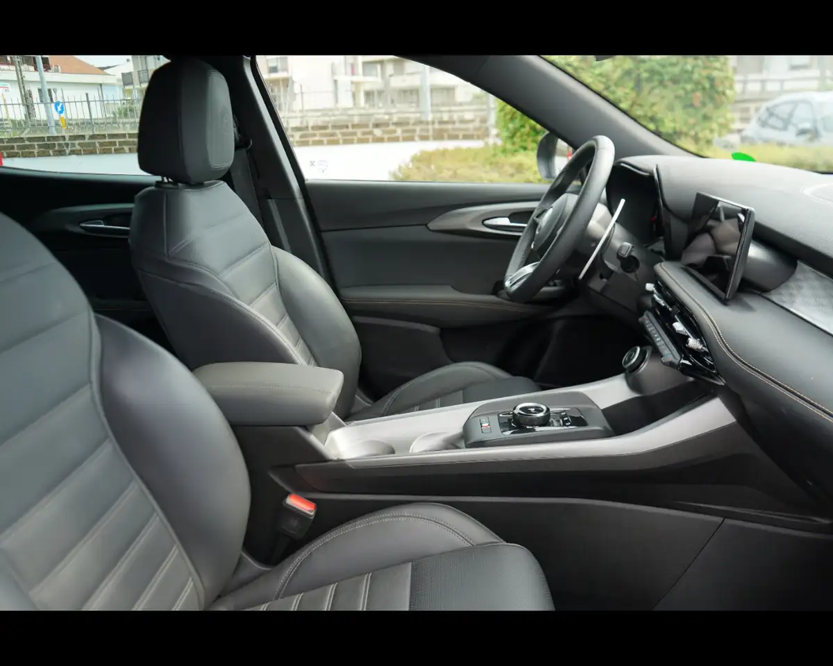 Alfa Romeo Tonale 2025 — фото 16