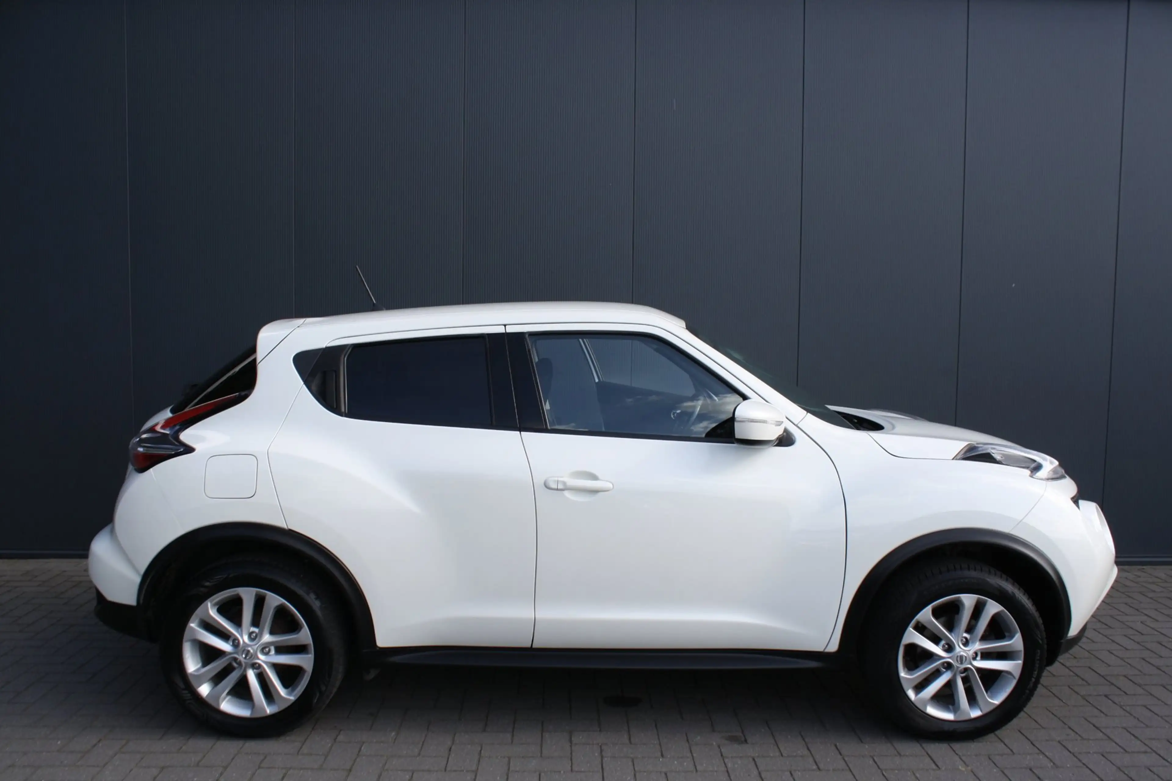Nissan Juke 1.6 Acenta - AUTOMAAT - LPG G3 - NAVIGATIE - CAMER — photo 2