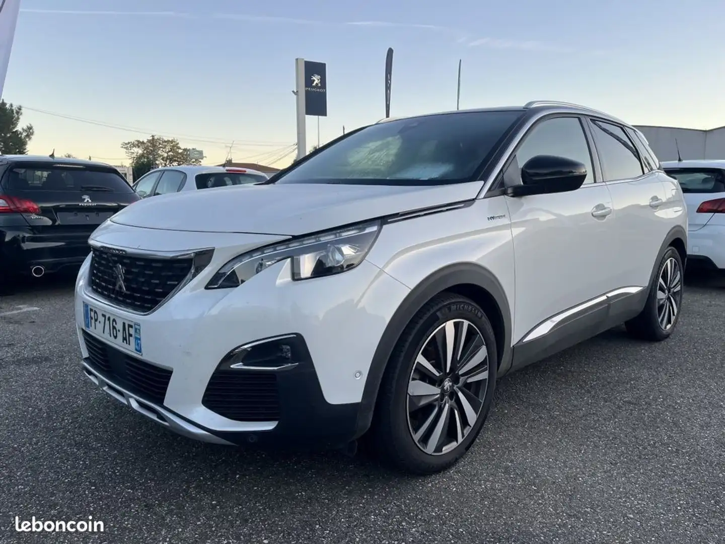 Peugeot 3008 (2) Hybrid4 300 e-EAT8 GT Weiß - 1