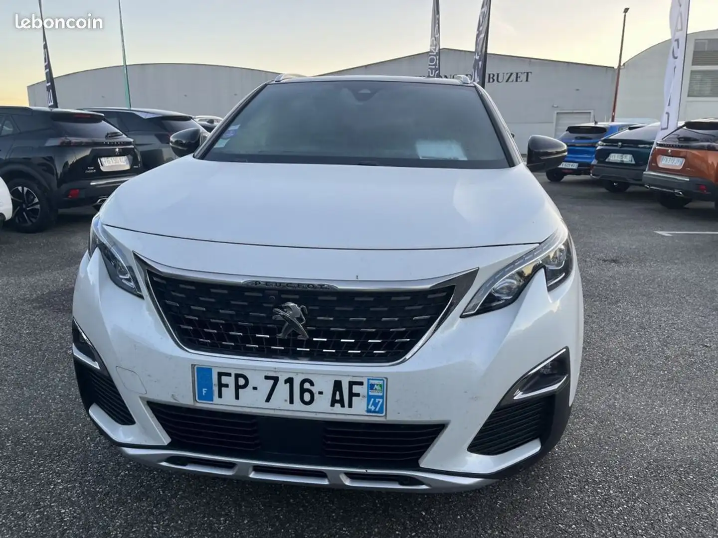 Peugeot 3008 (2) Hybrid4 300 e-EAT8 GT Weiß - 2
