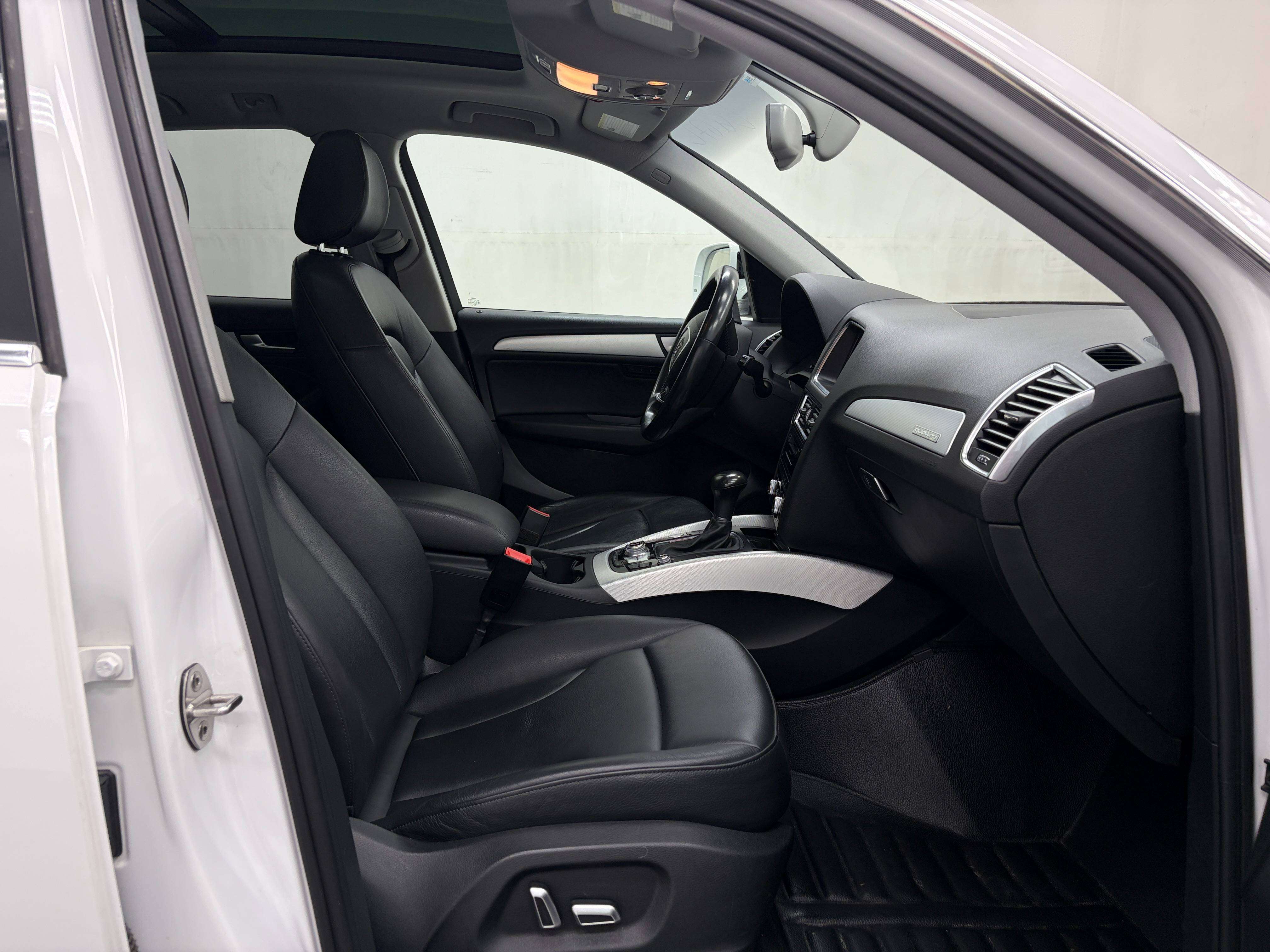 2017 Audi Q5 2.0T TECHNIK QUATTRO, TOIT PANO, SIEGES CHAUFFANTS 2,000 cc 4 cyl thumb 29