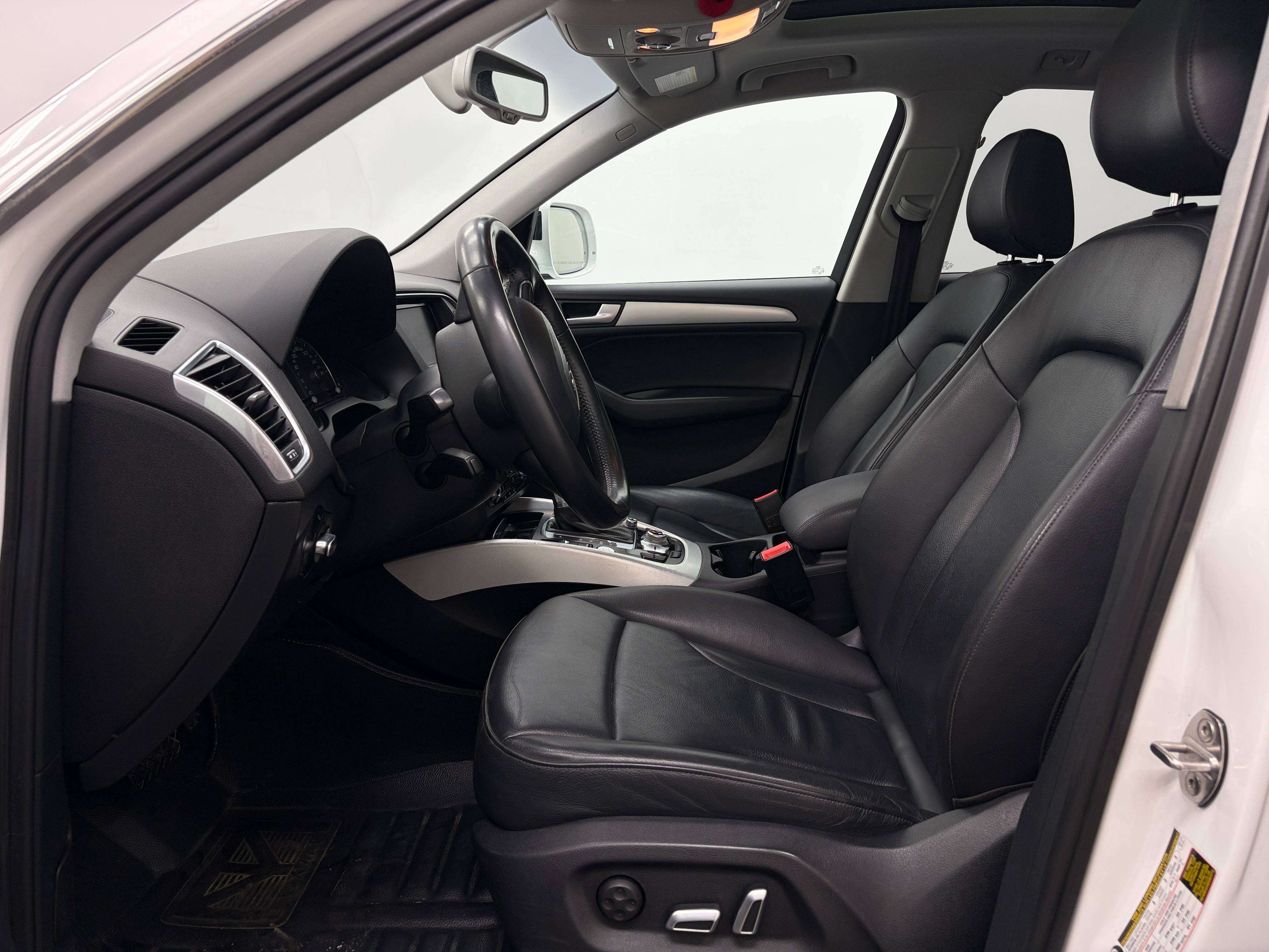 2017 Audi Q5 2.0T TECHNIK QUATTRO, TOIT PANO, SIEGES CHAUFFANTS 2,000 cc 4 cyl alt 2