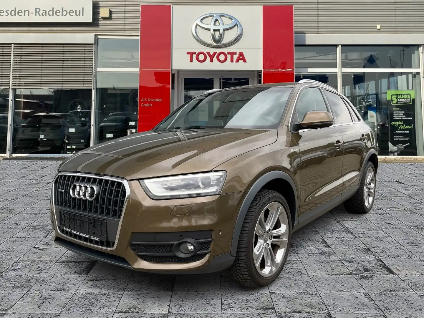Audi Q3 2.0 quattro TFSI Schiebedach*Navi*DAB*PDC Bruin - 2