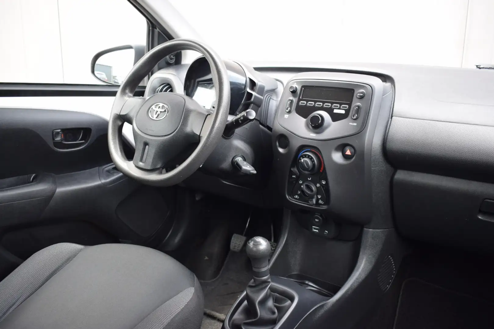 Toyota Aygo 1.0 VVT-i 5Drs X-Now Airco | Originele Audio | Stu Blanc - 2