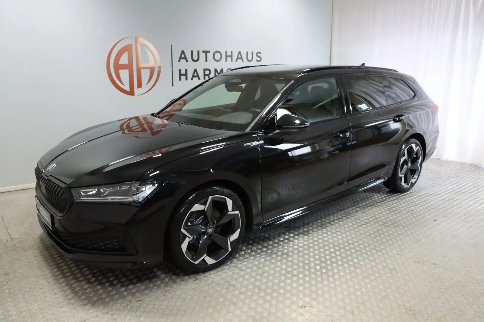 Skoda Superb 1.5 TSI DSG Sportline Combi AHK DCC Navi Negru - 2