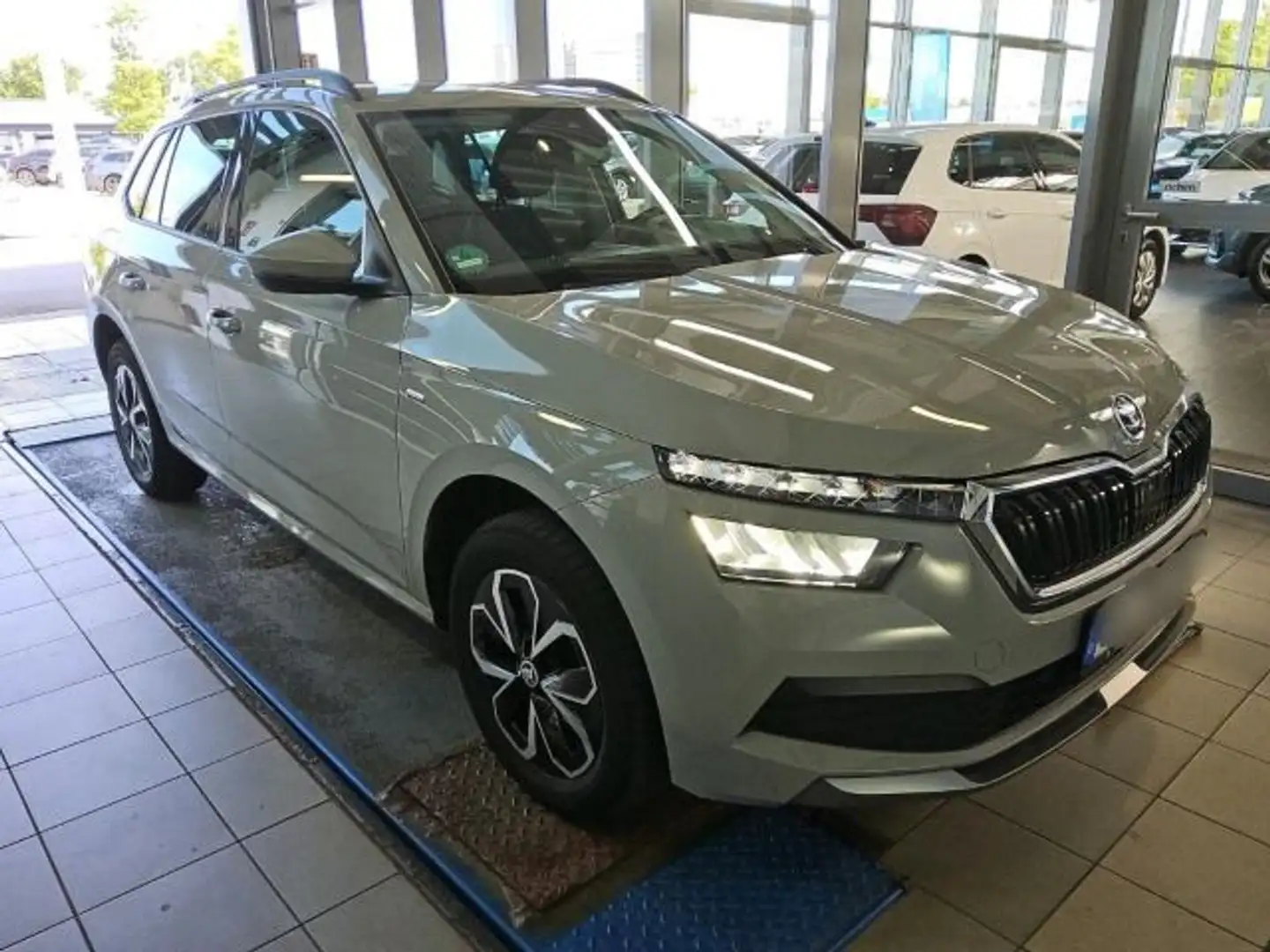 Skoda Kamiq 1.0 TSI DSG DRIVE 125 LED VIRTUAL AHK Grey - 2