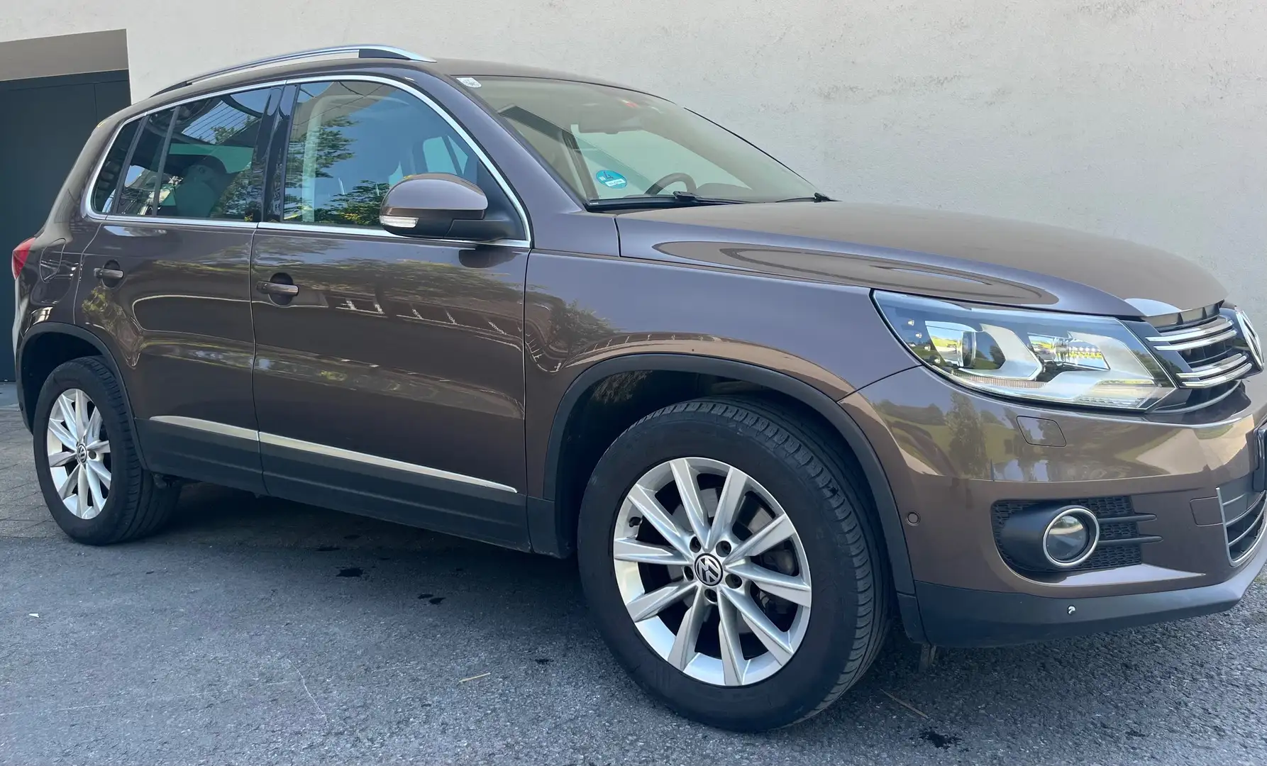 Volkswagen Tiguan Tiguan 2,0 TDI 4Motion Sky DPF Sky Barna - 1
