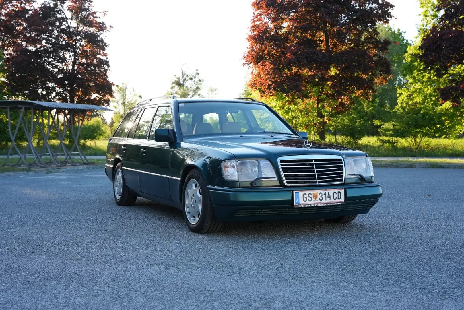 Mercedes-Benz E 220 T W124 S124 - 1