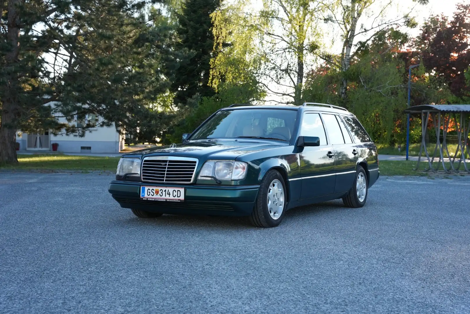 Mercedes-Benz E 220 T W124 S124 - 2