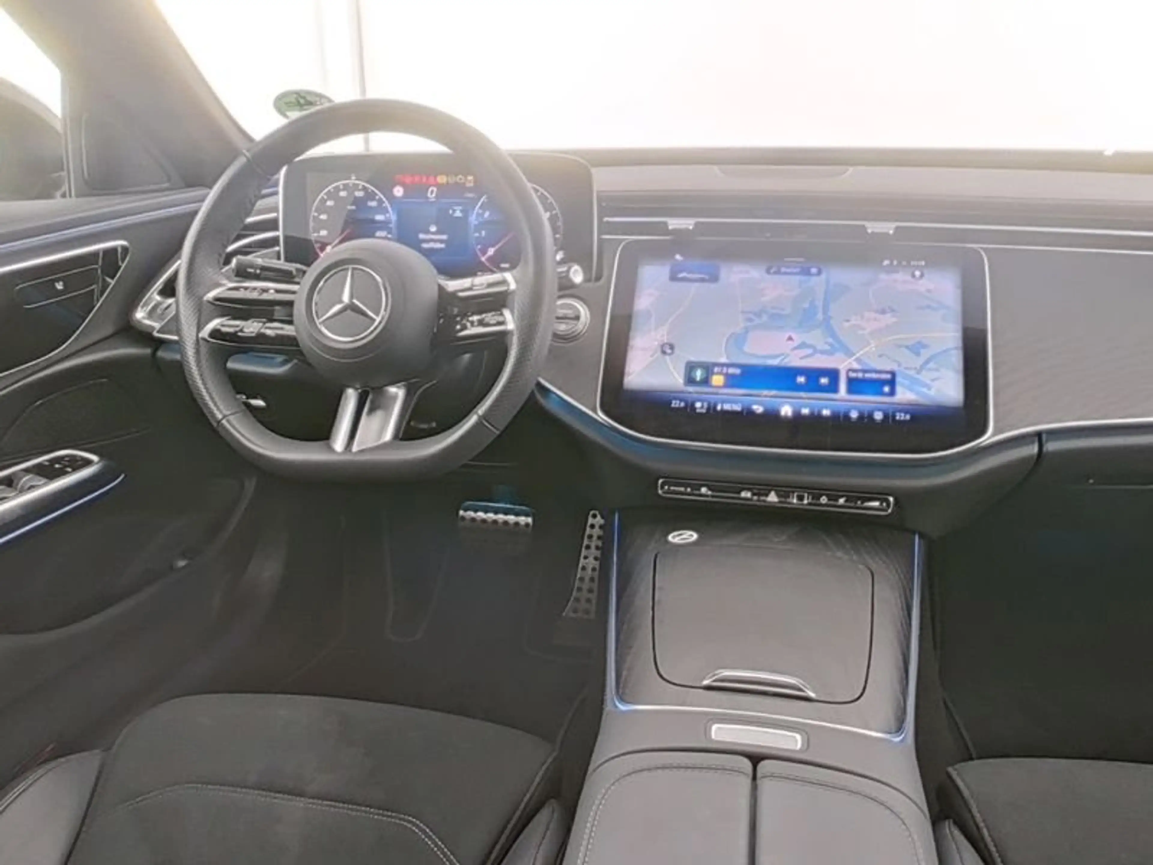 Mercedes-Benz E 200 AMG Night LED/Kamera/Tot/Distr/19"/Ambient — photo 6