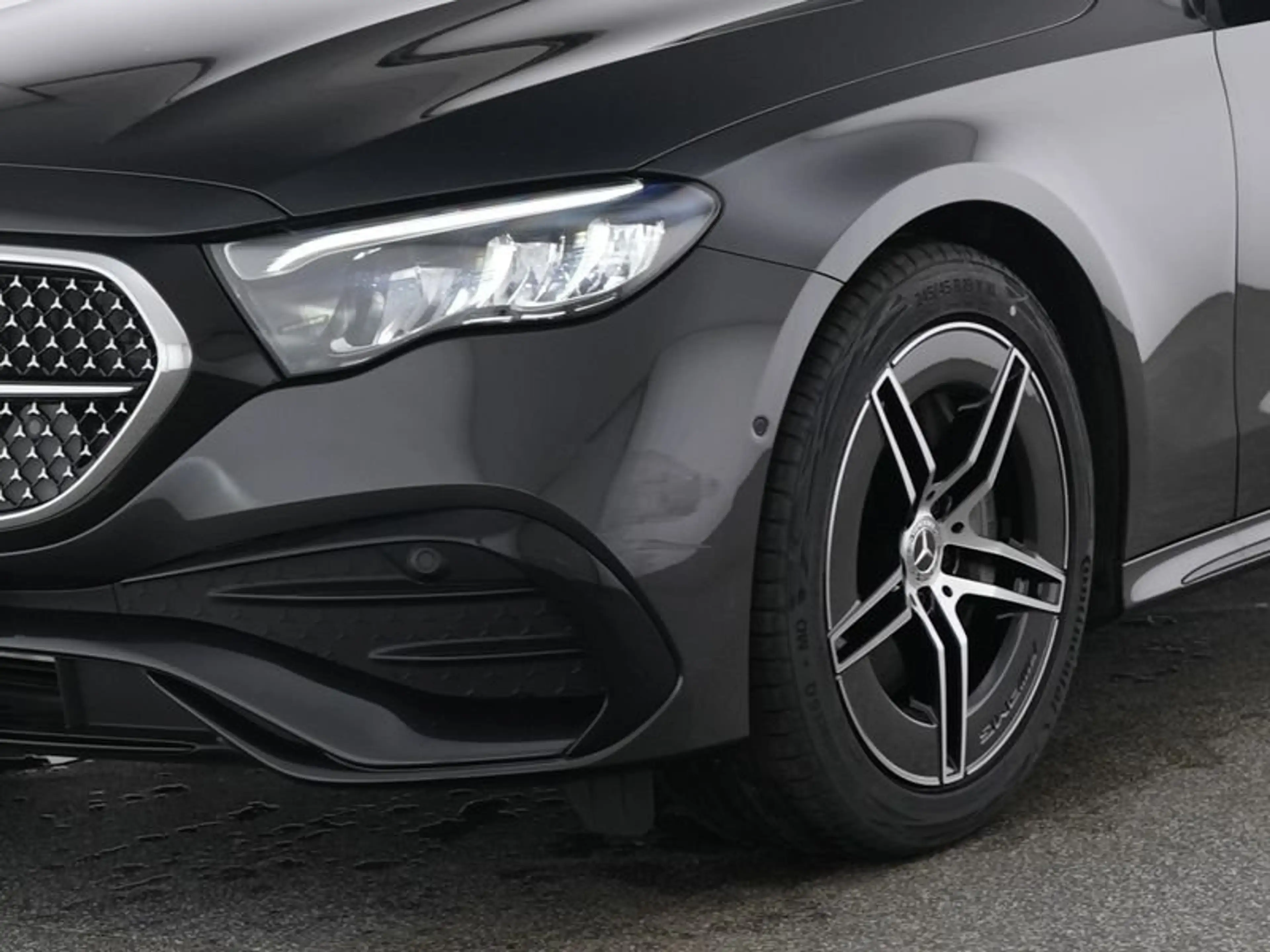 Mercedes-Benz E 200 AMG Night LED/Kamera/Tot/Distr/19"/Ambient — photo 2