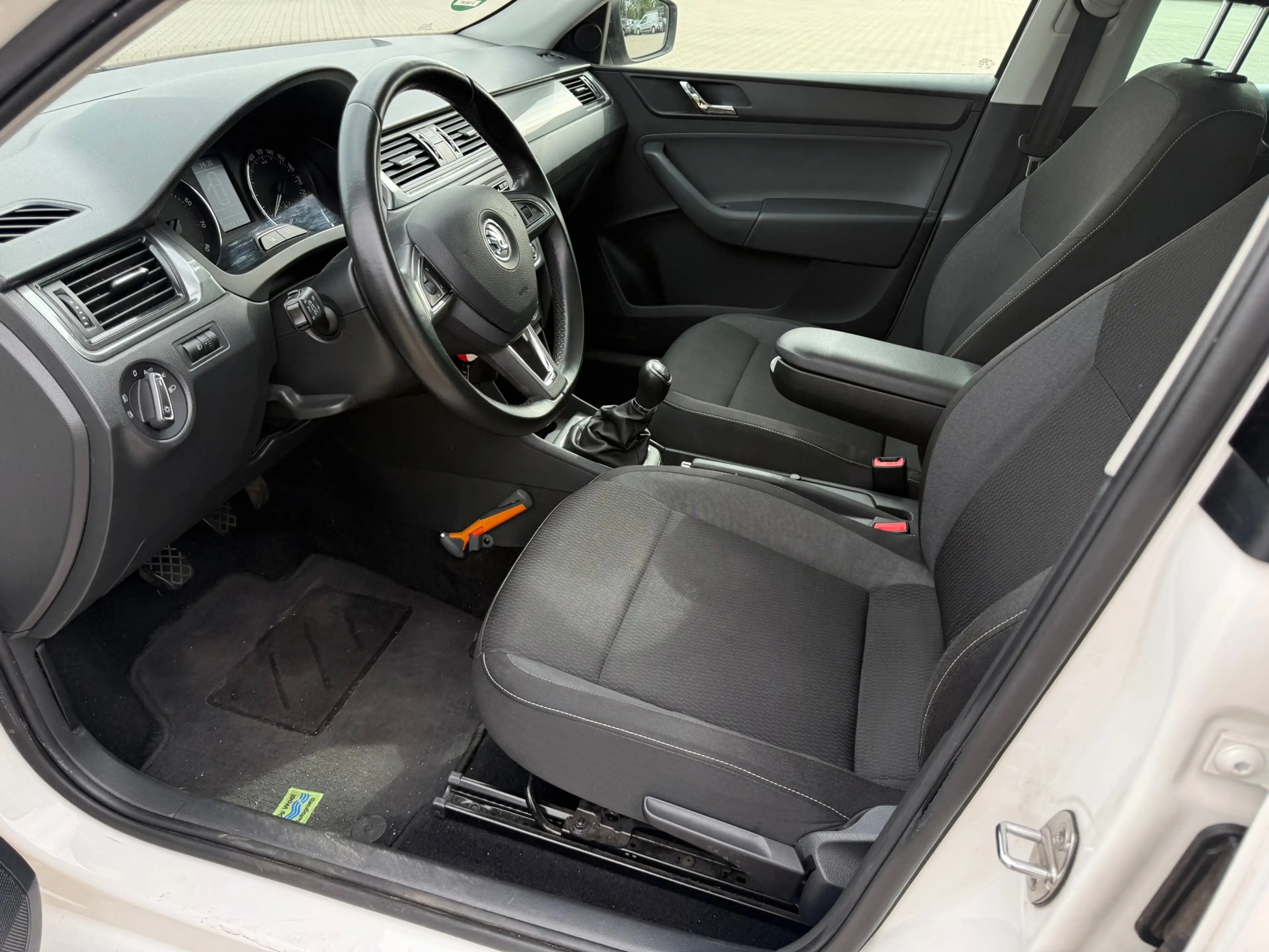 Skoda Rapid/Spaceback 1.2 TSI Greentech Ambition — photo 7