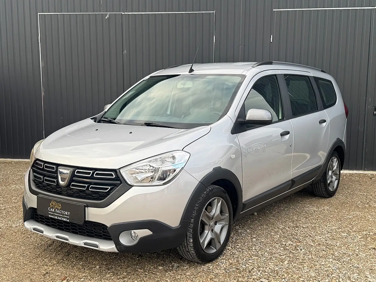 Dacia Lodgy Stepway TCe 115 S&S Silber - 1