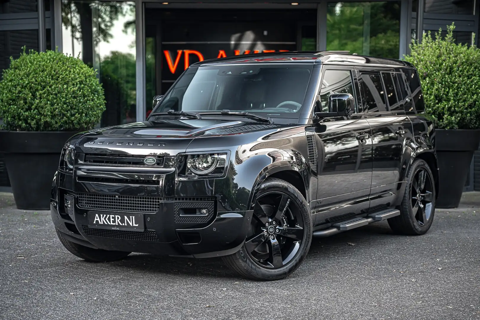 Land Rover Defender LANDROVER 110 P525 Supercharged 525pk Head-up | St Zwart - 1