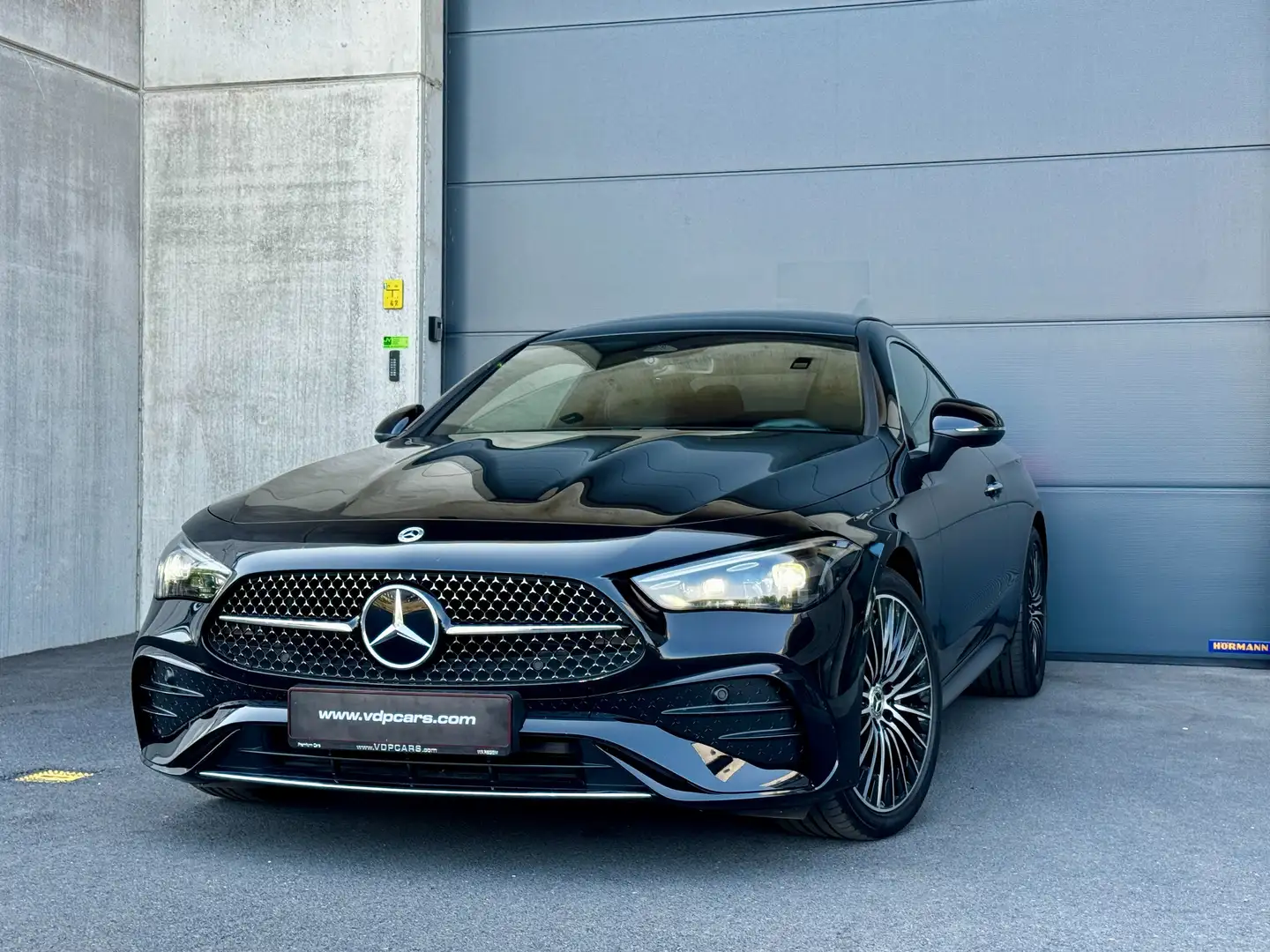 Mercedes-Benz CLE 200 AMG PANO MEMORY 19'' SOUND DIGITAL LIGHT Grijs - 2