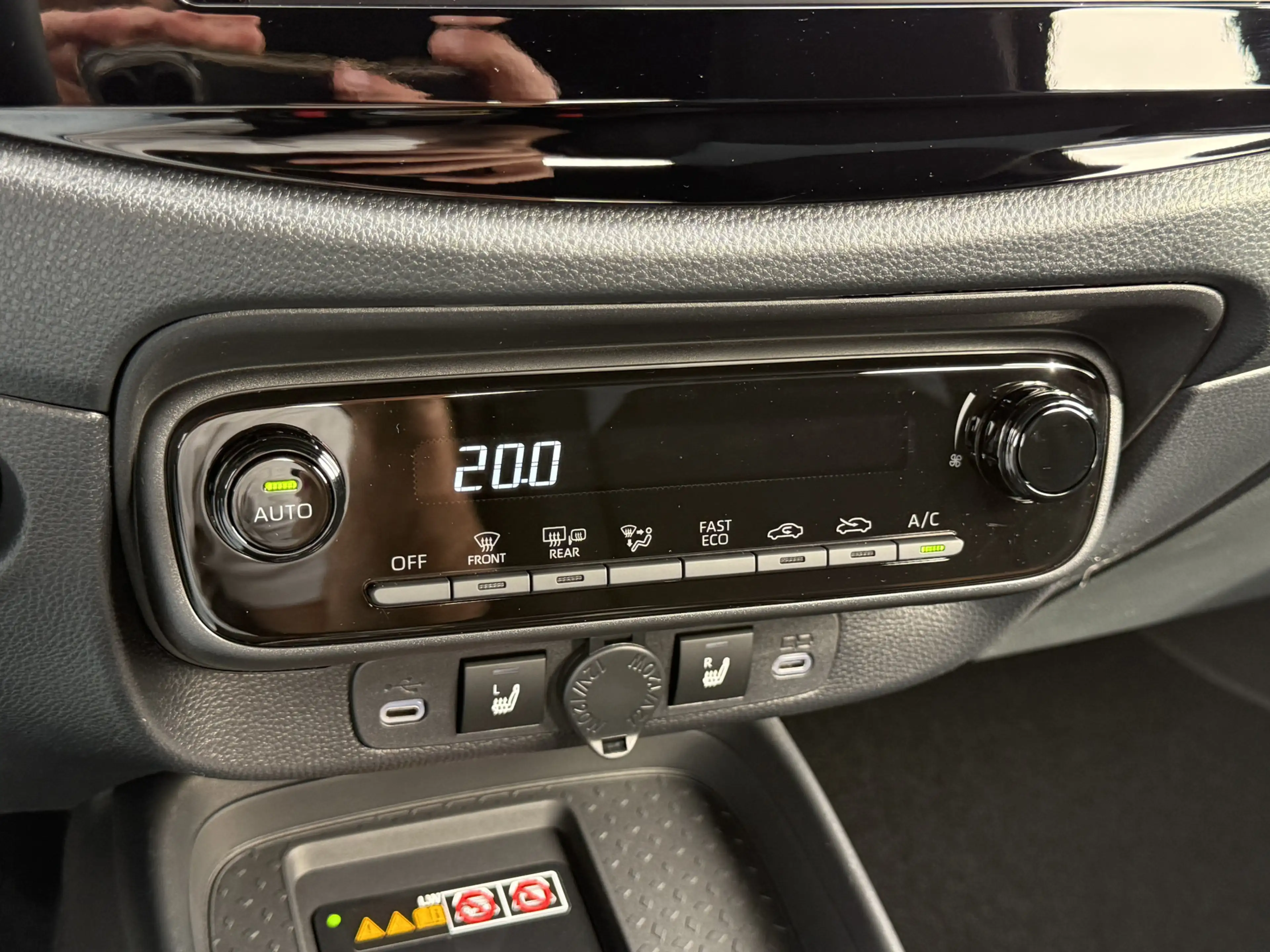 Toyota Aygo X Hybrid 115 pulse | CarPlay | ACC | Camera | LED | — photo 25