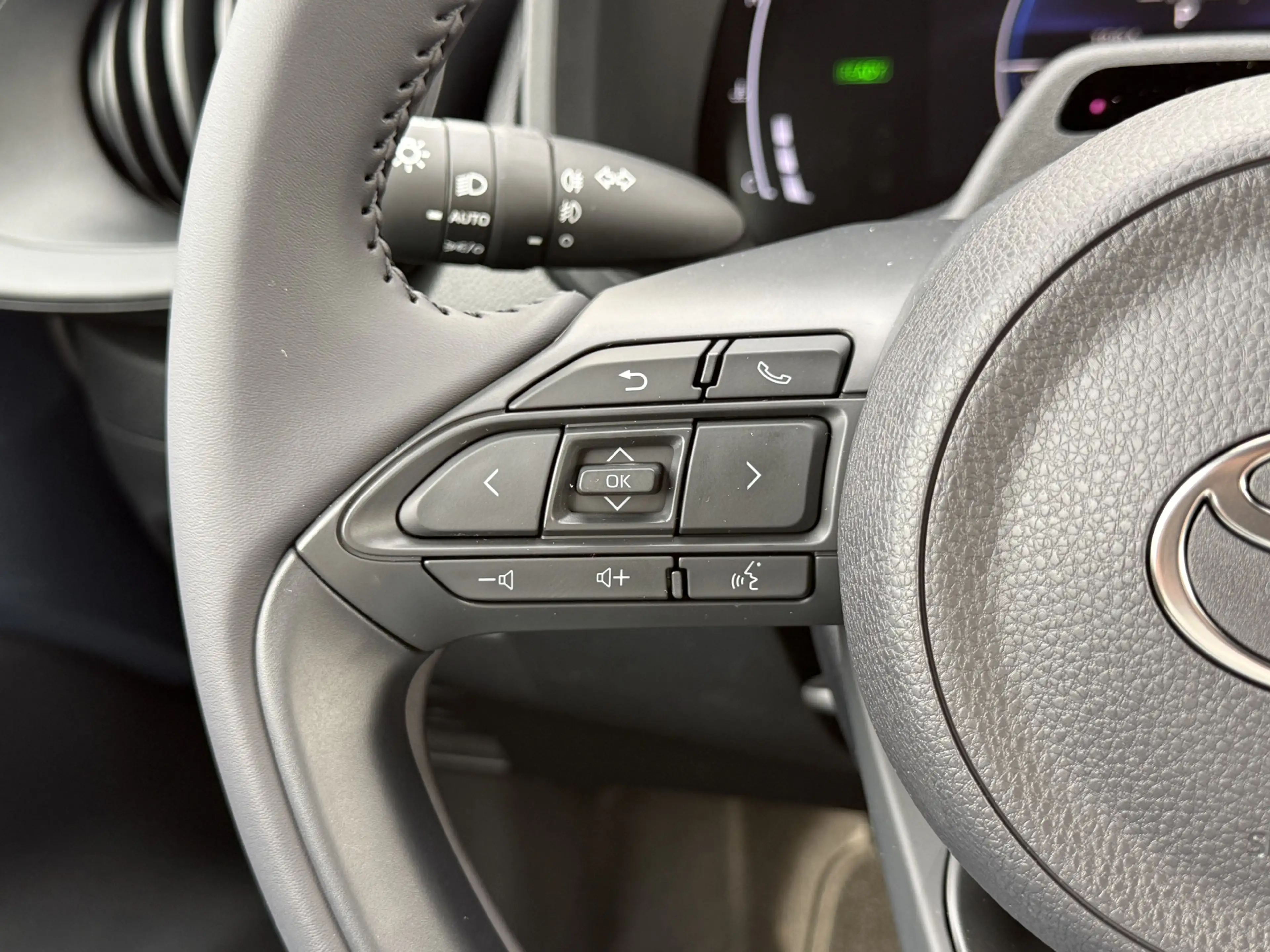 Toyota Aygo X Hybrid 115 pulse | CarPlay | ACC | Camera | LED | — photo 16