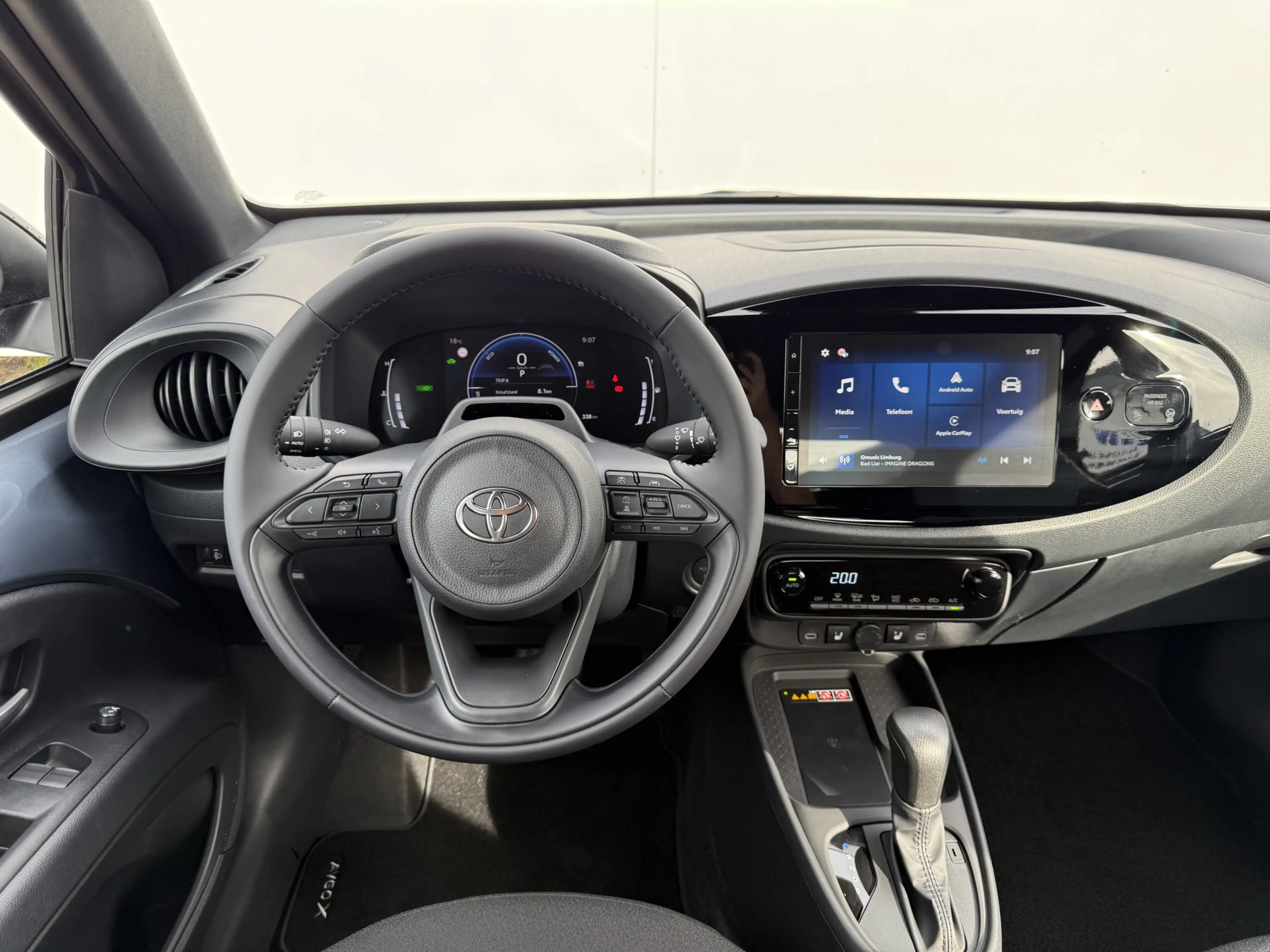 Toyota Aygo X Hybrid 115 pulse | CarPlay | ACC | Camera | LED | — photo 15
