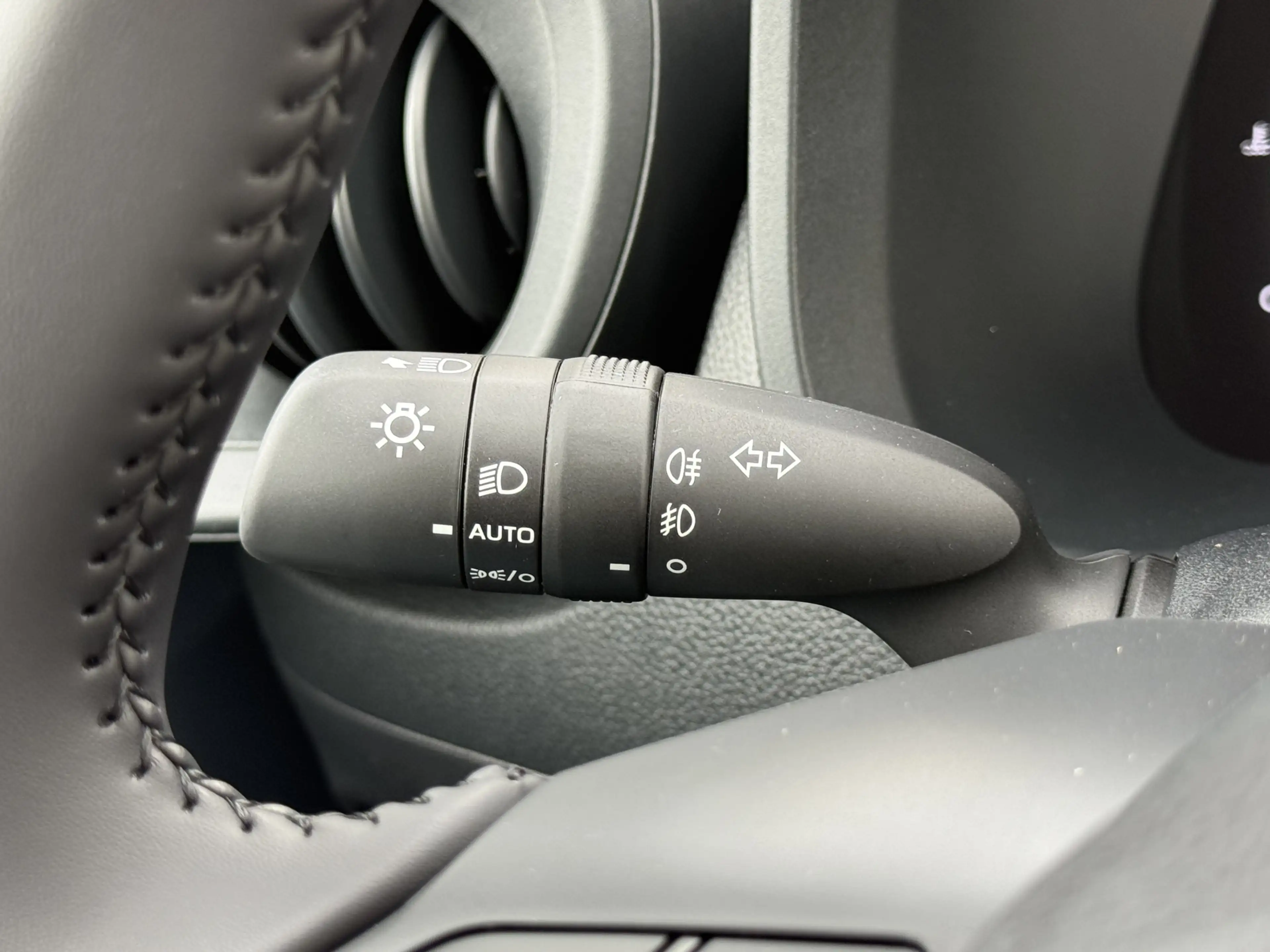 Toyota Aygo X Hybrid 115 pulse | CarPlay | ACC | Camera | LED | — photo 17