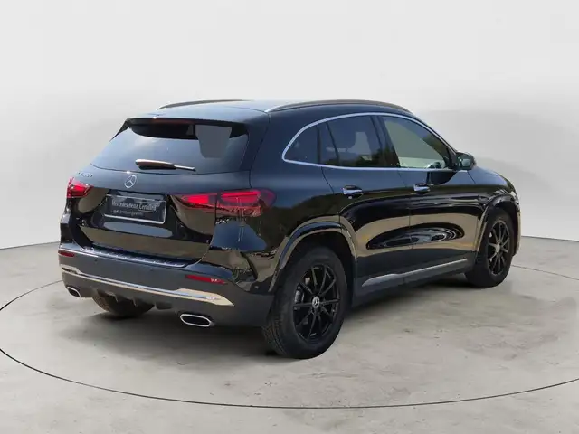 Mercedes-Benz Gla Class view 4
