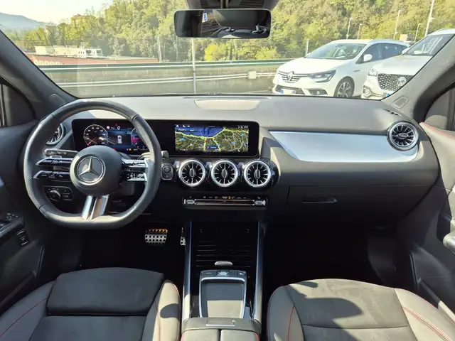 Mercedes-Benz Gla Class view 8