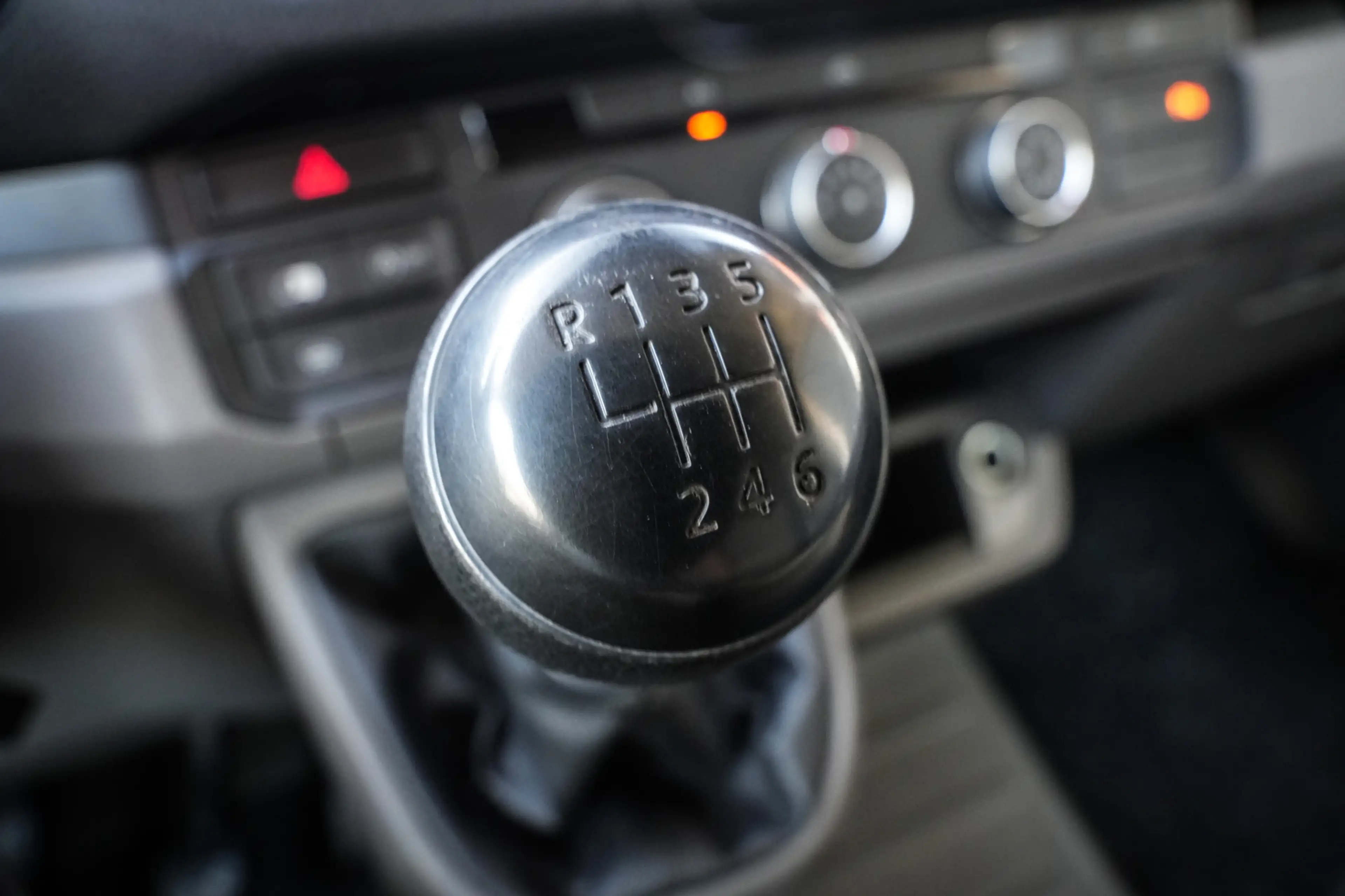 Volkswagen Crafter 35 2.0 TDI L3H3 Highline | Trekhaak | 3-zit | Airc — photo 20